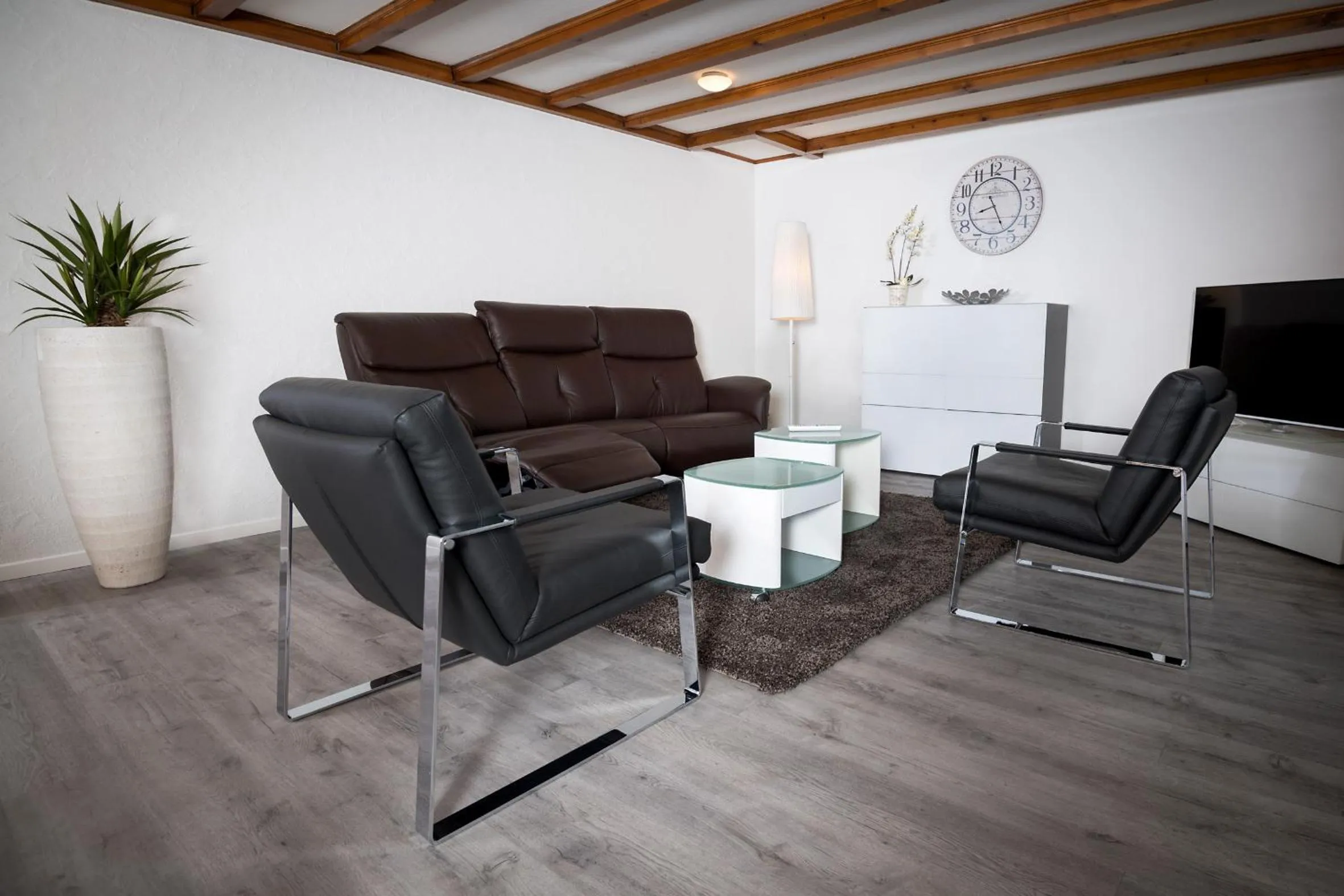 Seating area in Hotel Roggerli