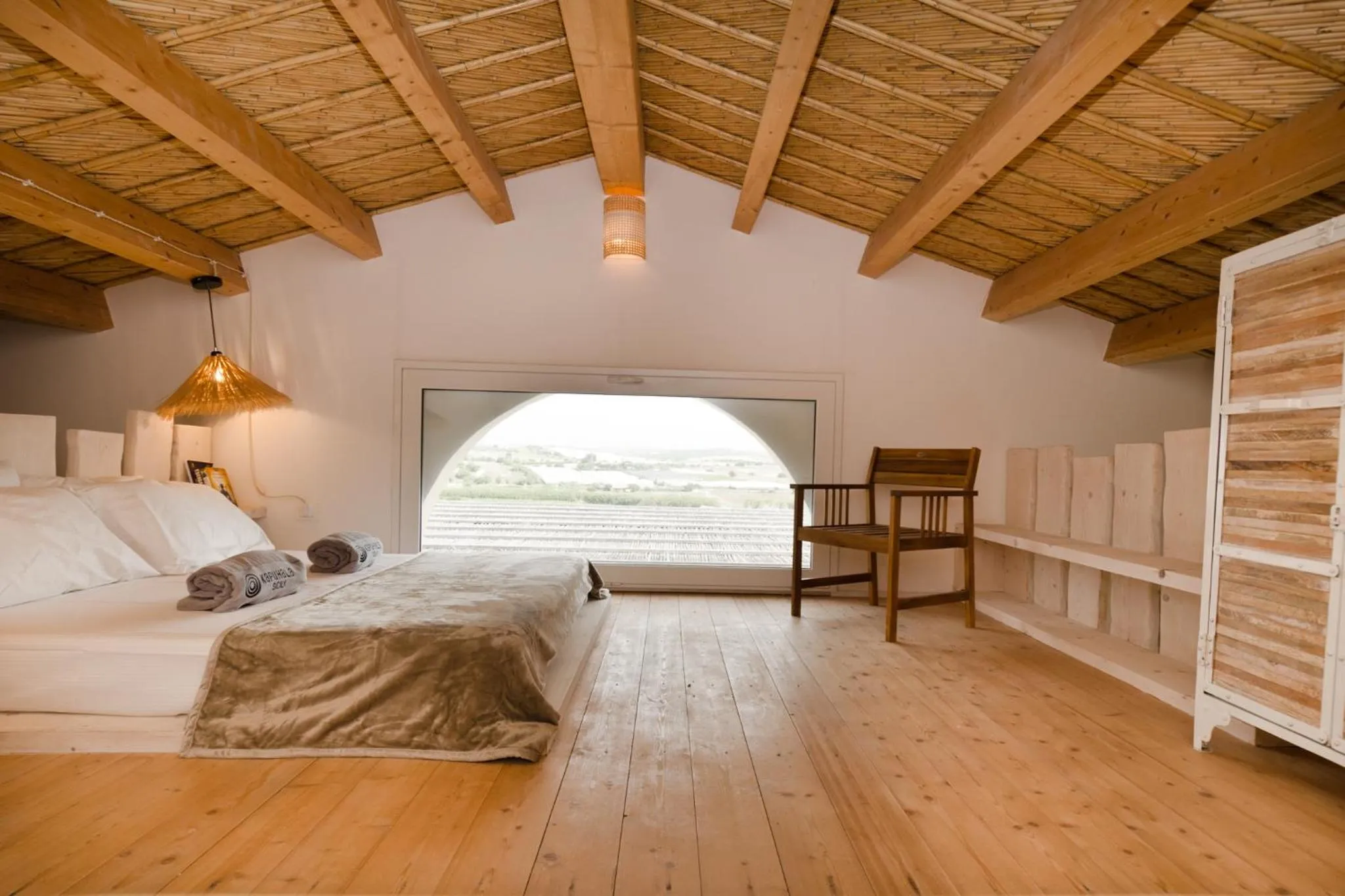 Photo of the whole room, Bed in Kapuhala Sicily