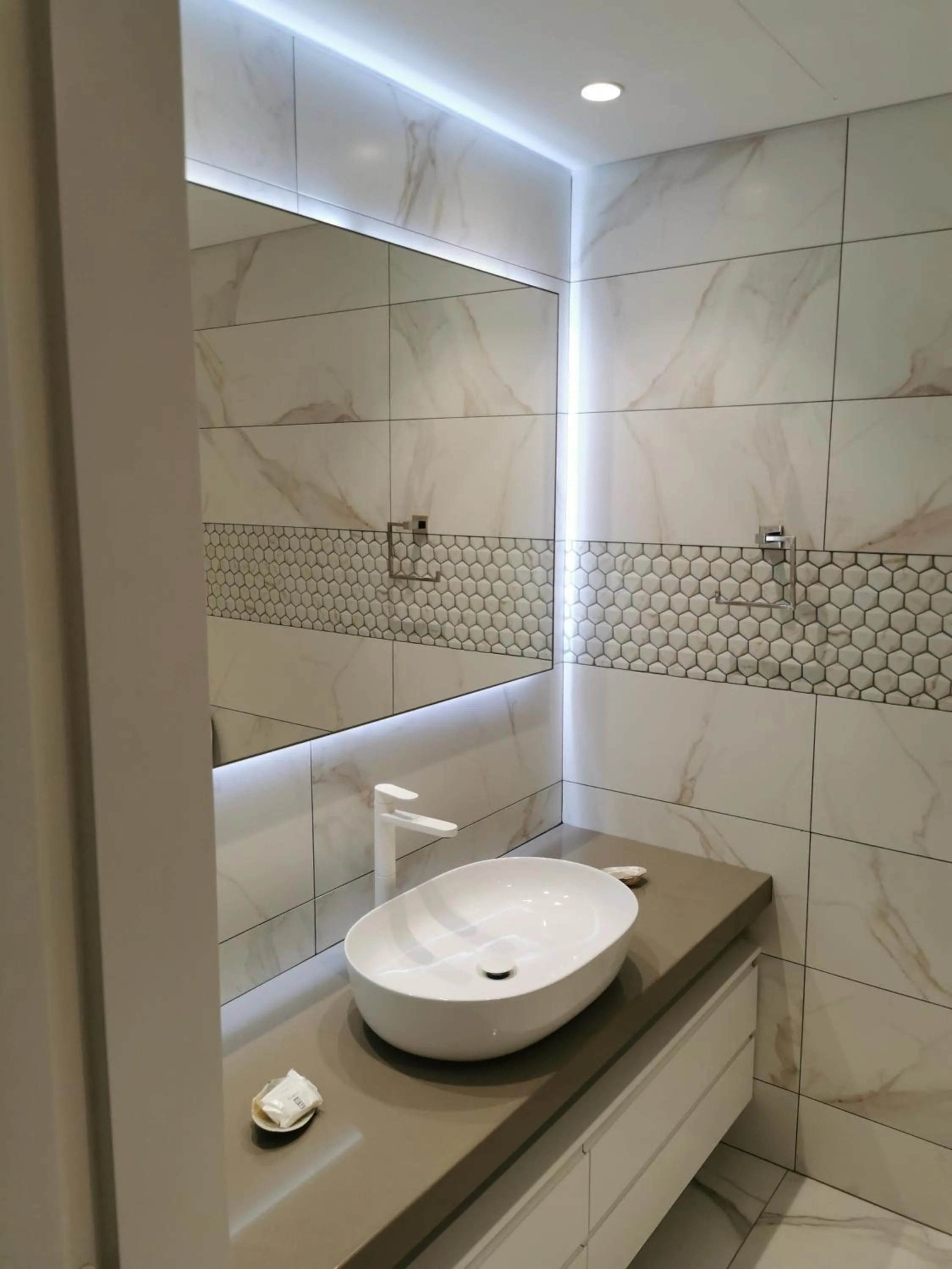 Bathroom in Y & P LATCHI HOTEL