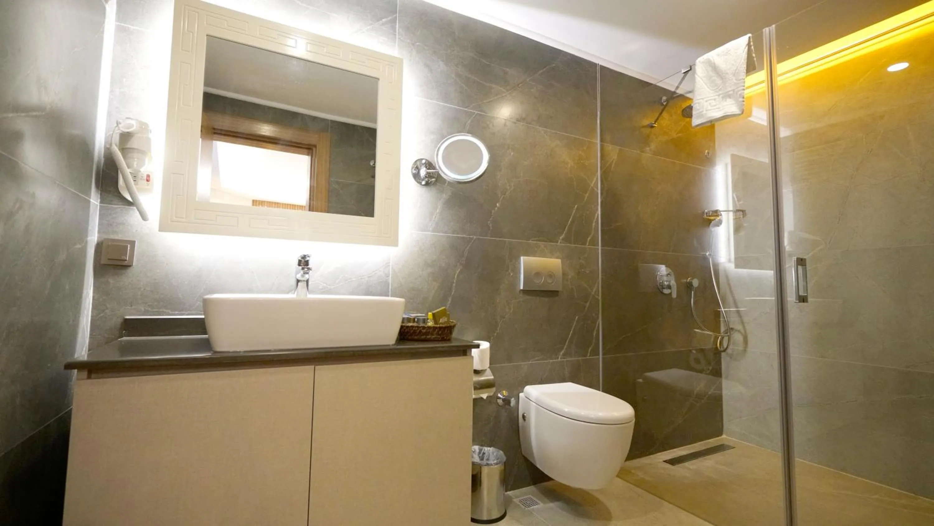 Bathroom in Green Beyza Suites