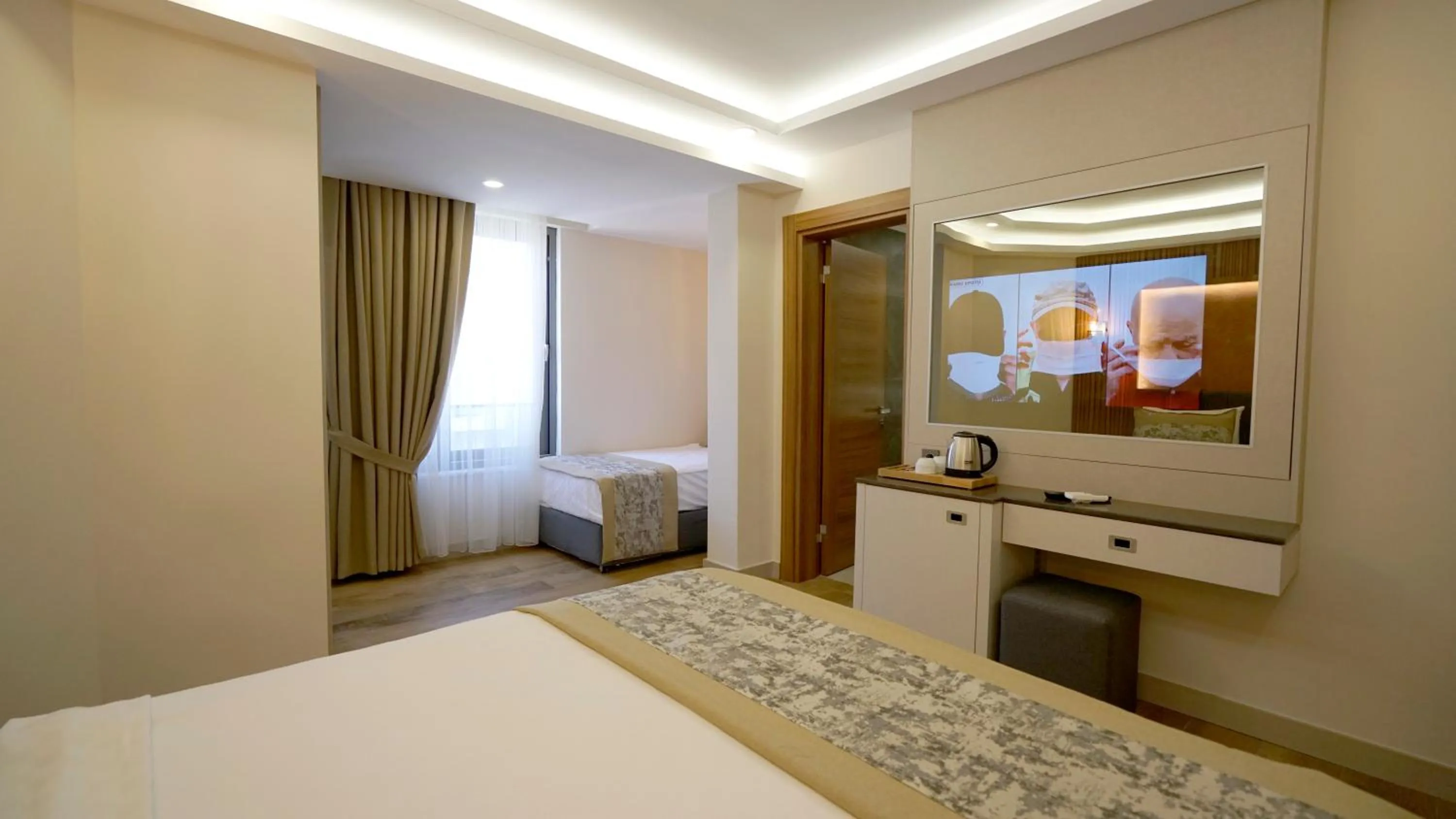 Bathroom, Bed in Green Beyza Suites