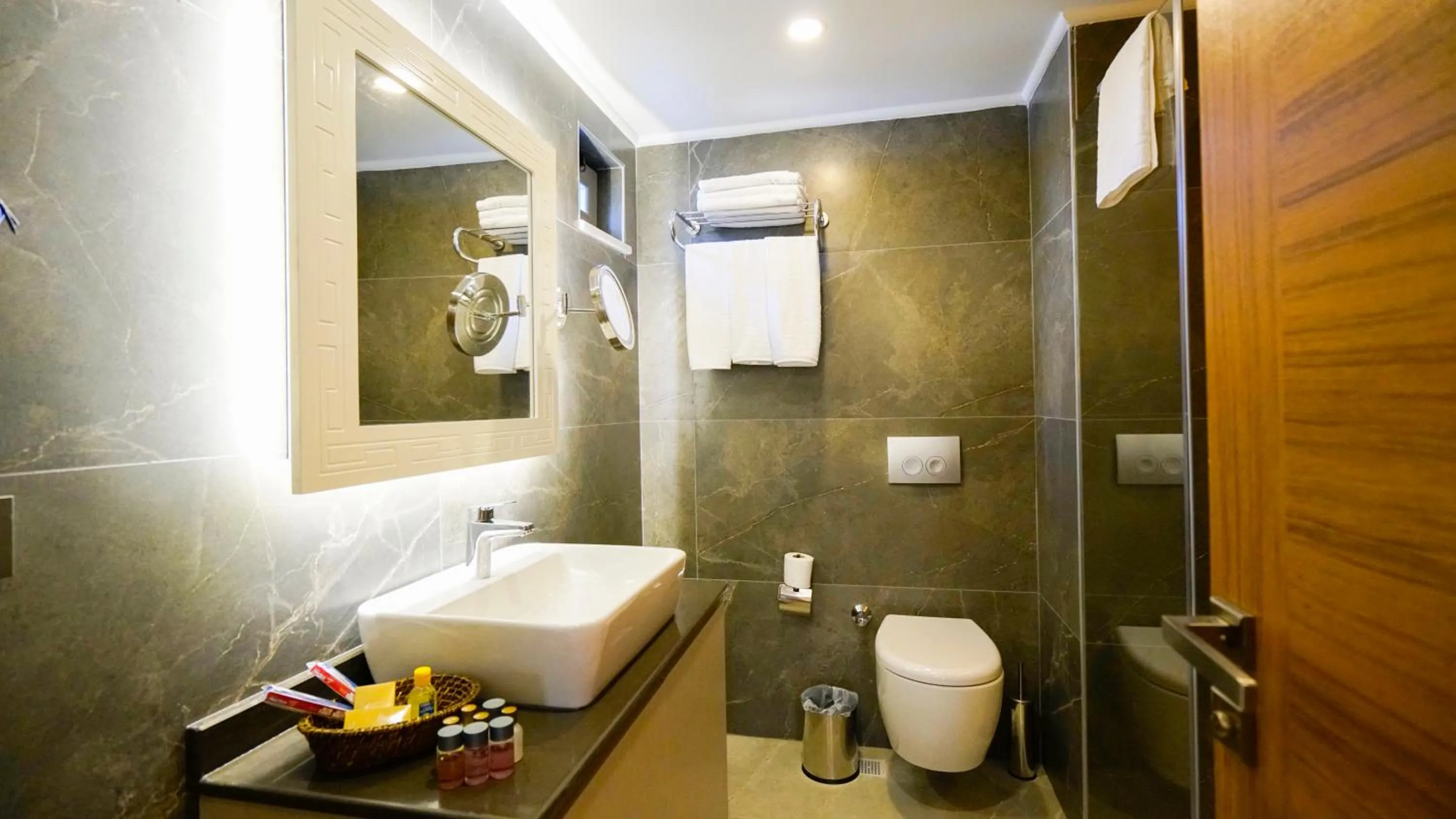 Shower in Green Beyza Suites