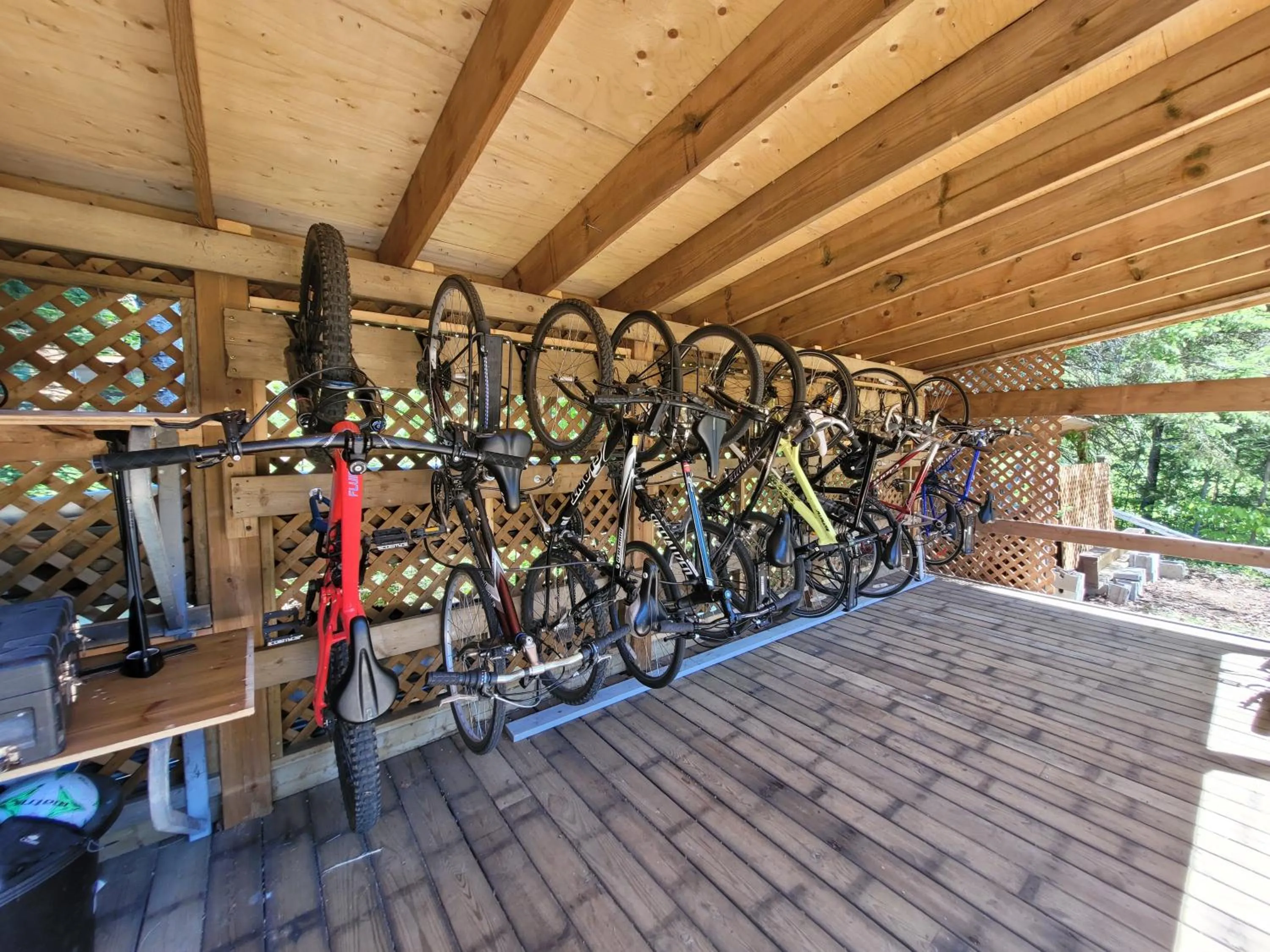 Cycling in Oberge Inn Val-David