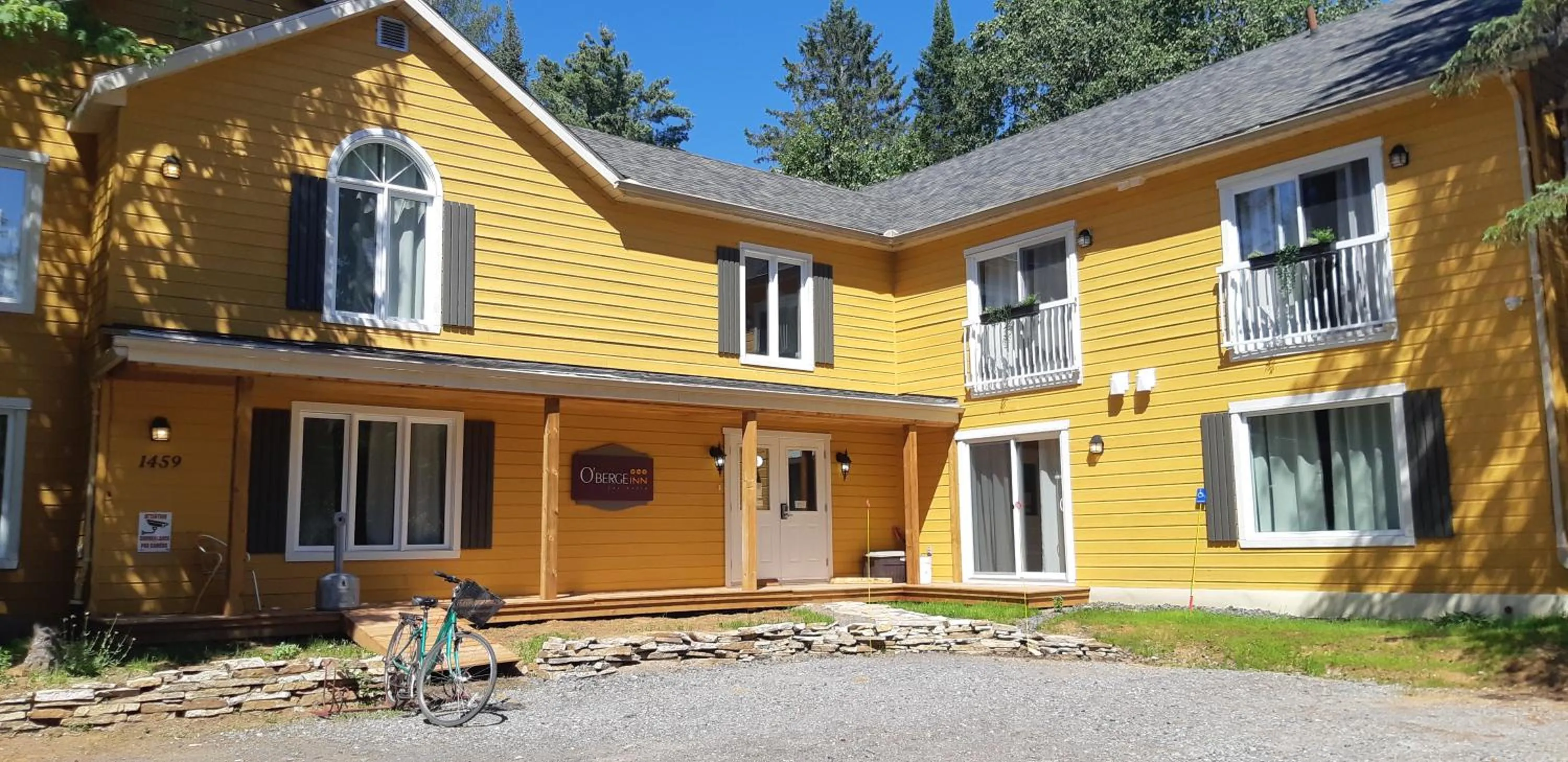 Facade/entrance in Oberge Inn Val-David