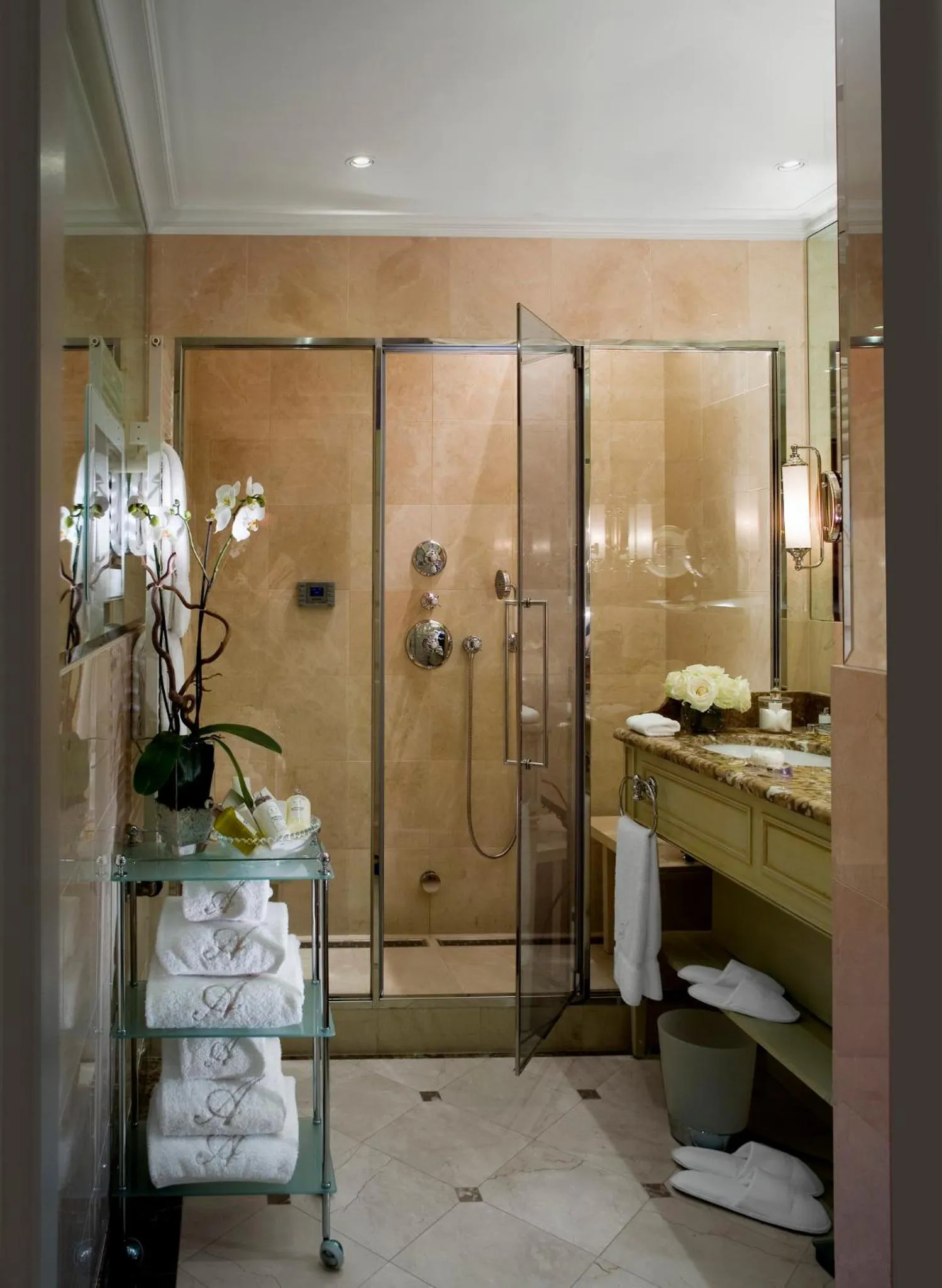 Bedroom in Hotel d'Angleterre