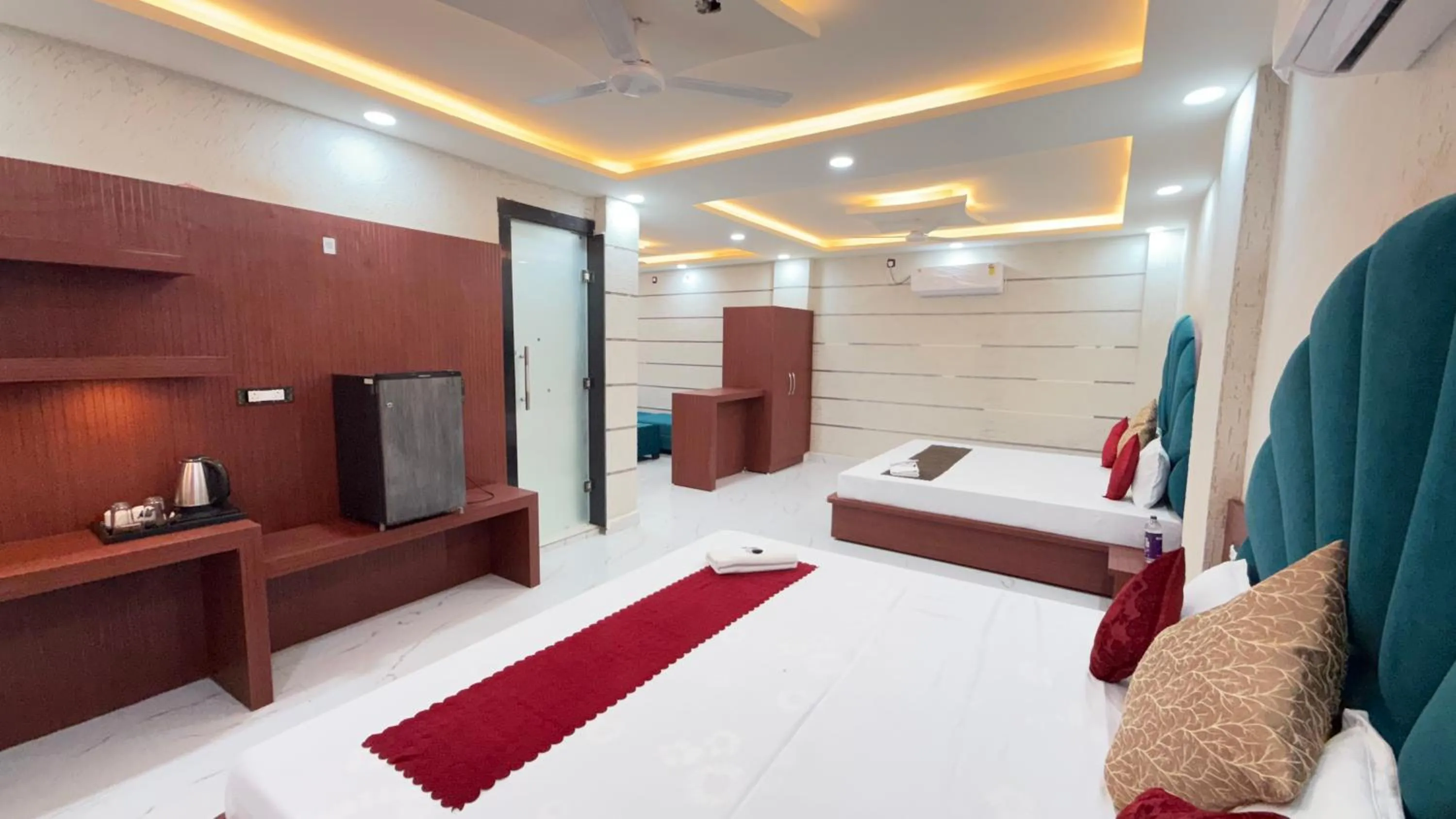 Bed in Bundeli Farm Resort & Banquet Orchha