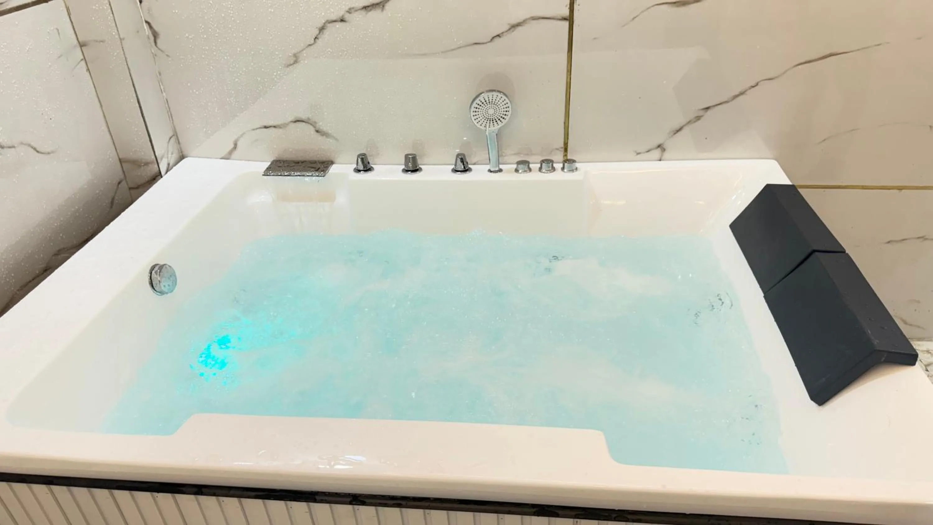 Hot Tub in Bundeli Farm Resort & Banquet Orchha