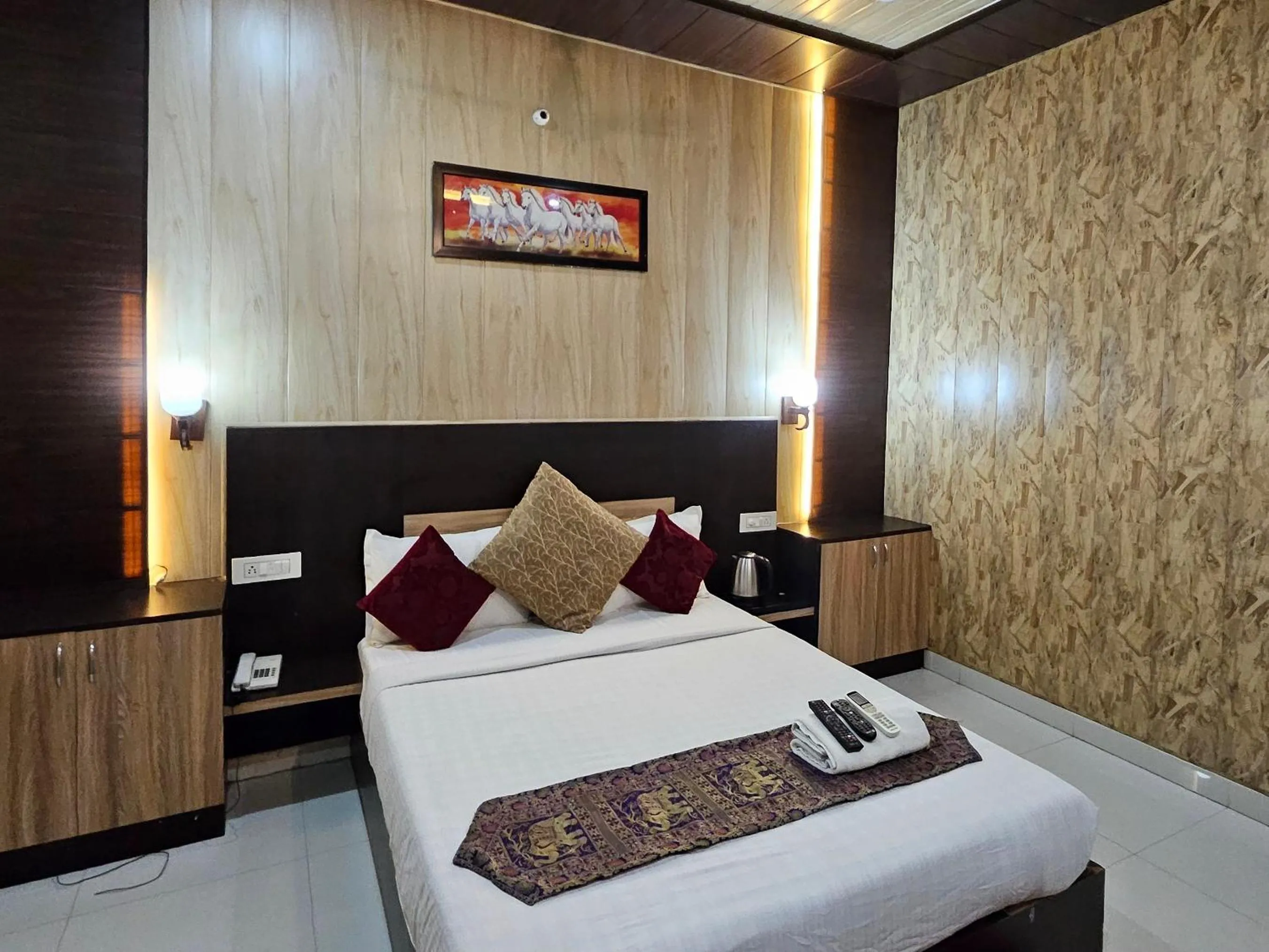 Bed in Bundeli Farm Resort & Banquet Orchha
