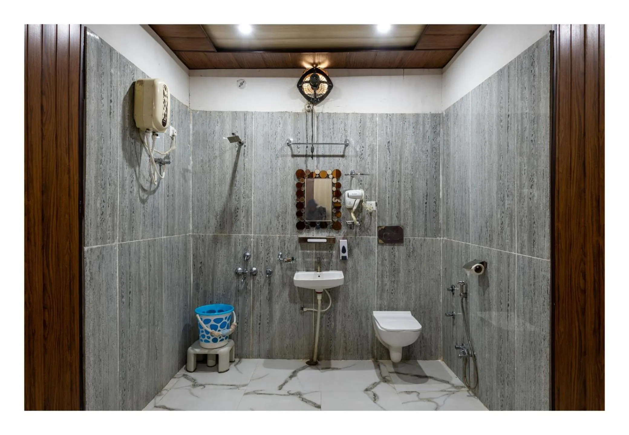 Shower in Bundeli Farm Resort & Banquet Orchha