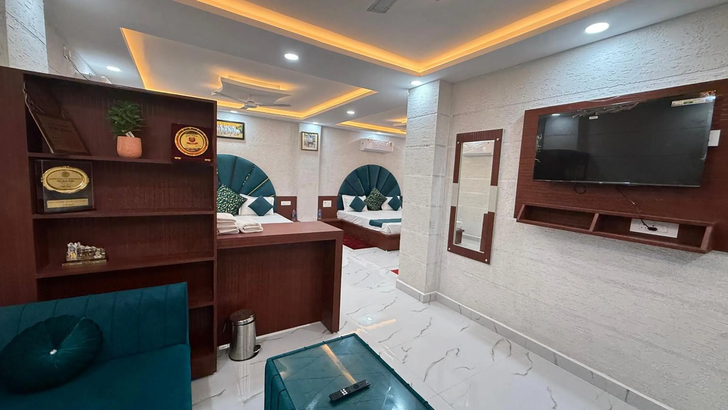 Communal lounge/ TV room in Bundeli Farm Resort & Banquet Orchha