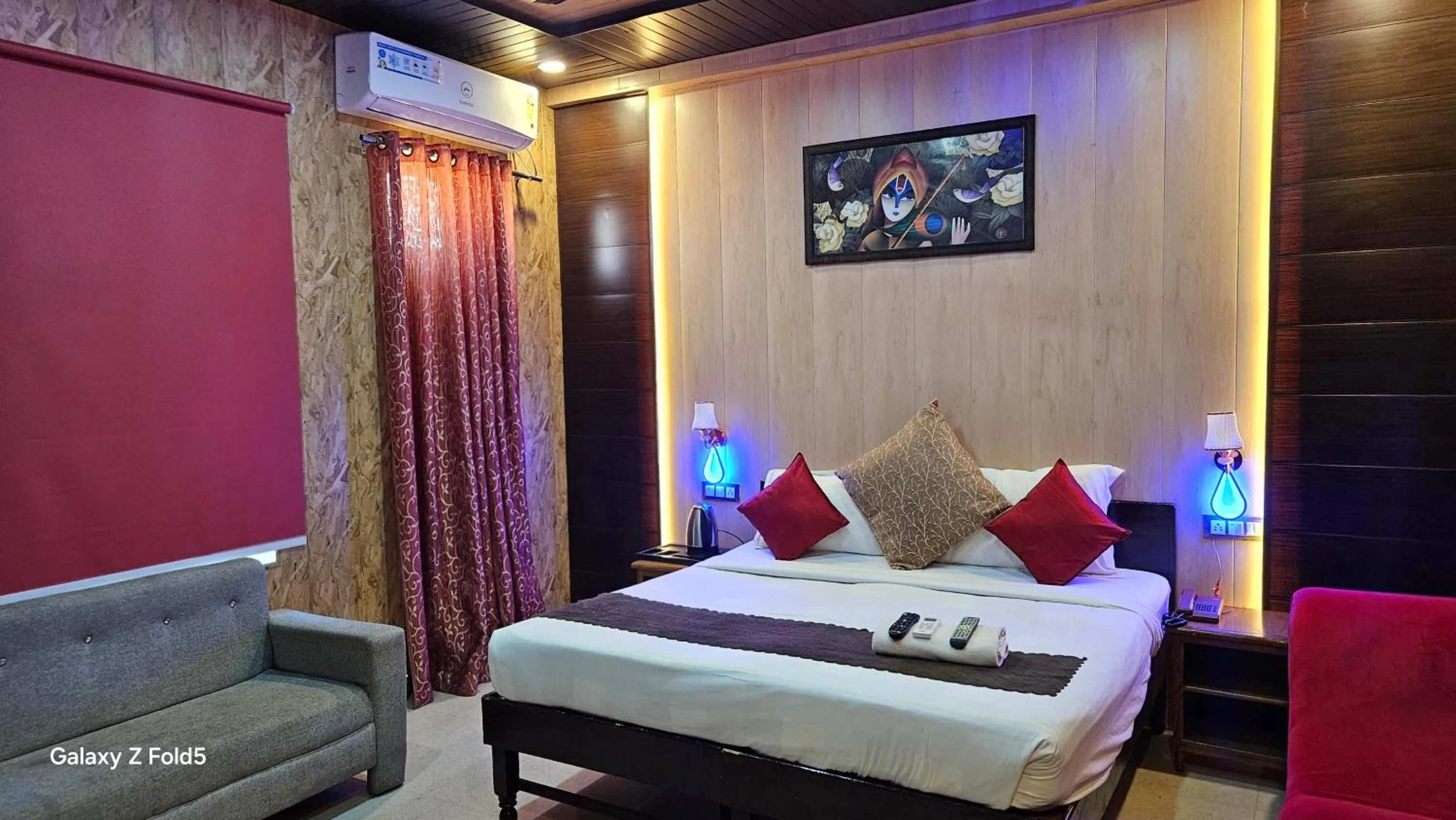 Bed in Bundeli Farm Resort & Banquet Orchha