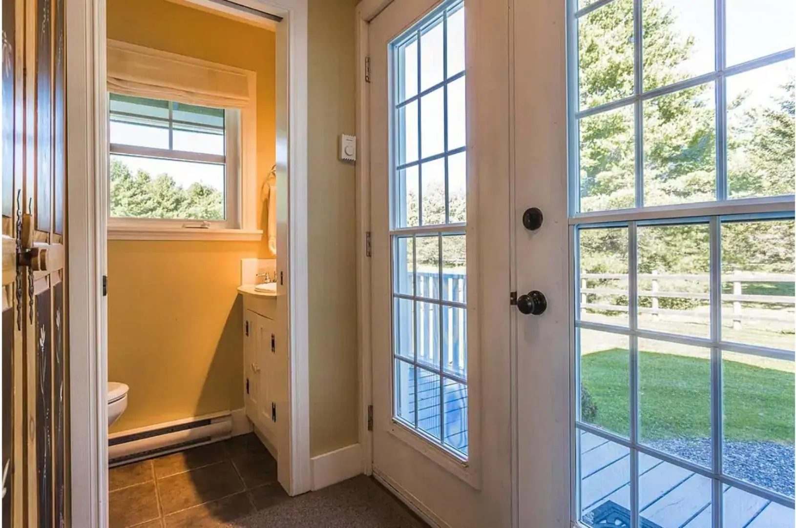 North House - Lovely Lac-Brome 3 Bedroom Lakefront Cottage