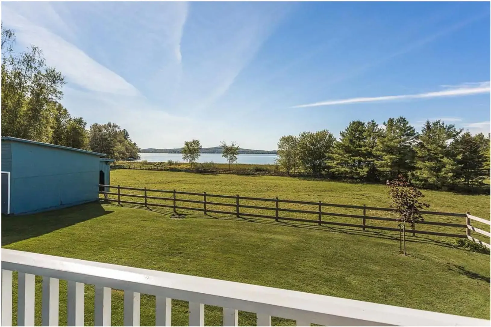 North House - Lovely Lac-Brome 3 Bedroom Lakefront Cottage