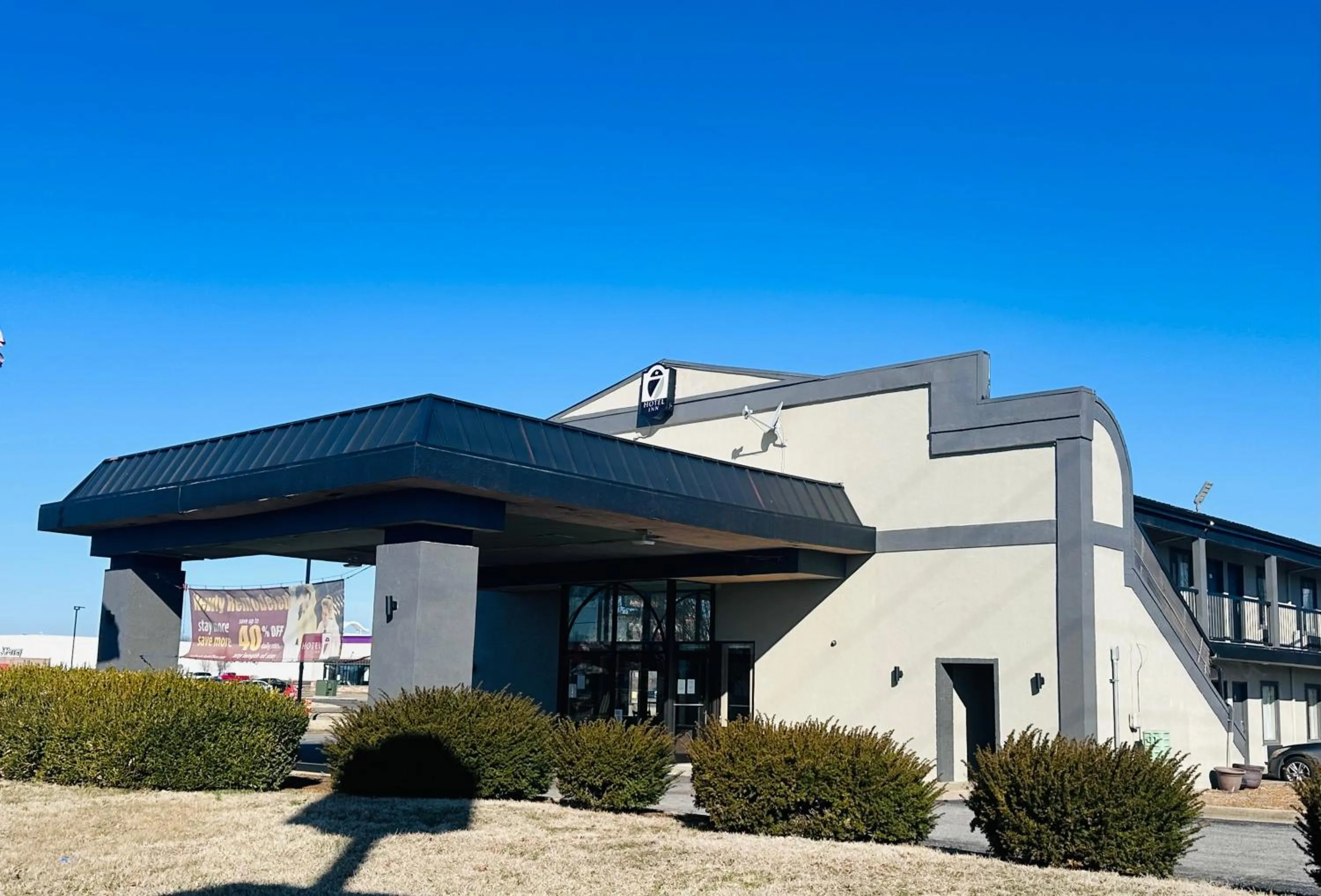 Property building in Hotel 7 Inn Paducah