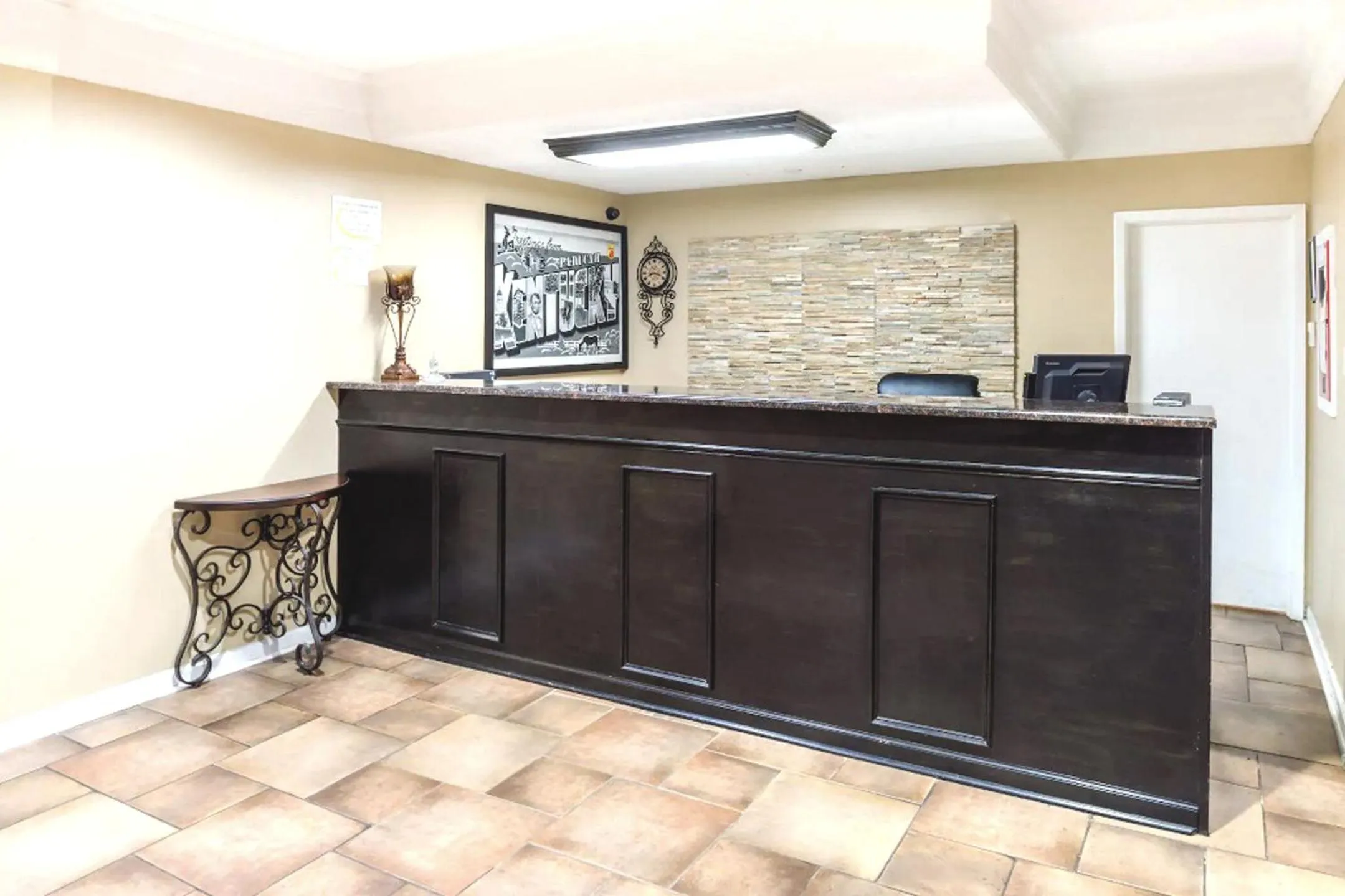 Staff in Hotel 7 Inn Paducah