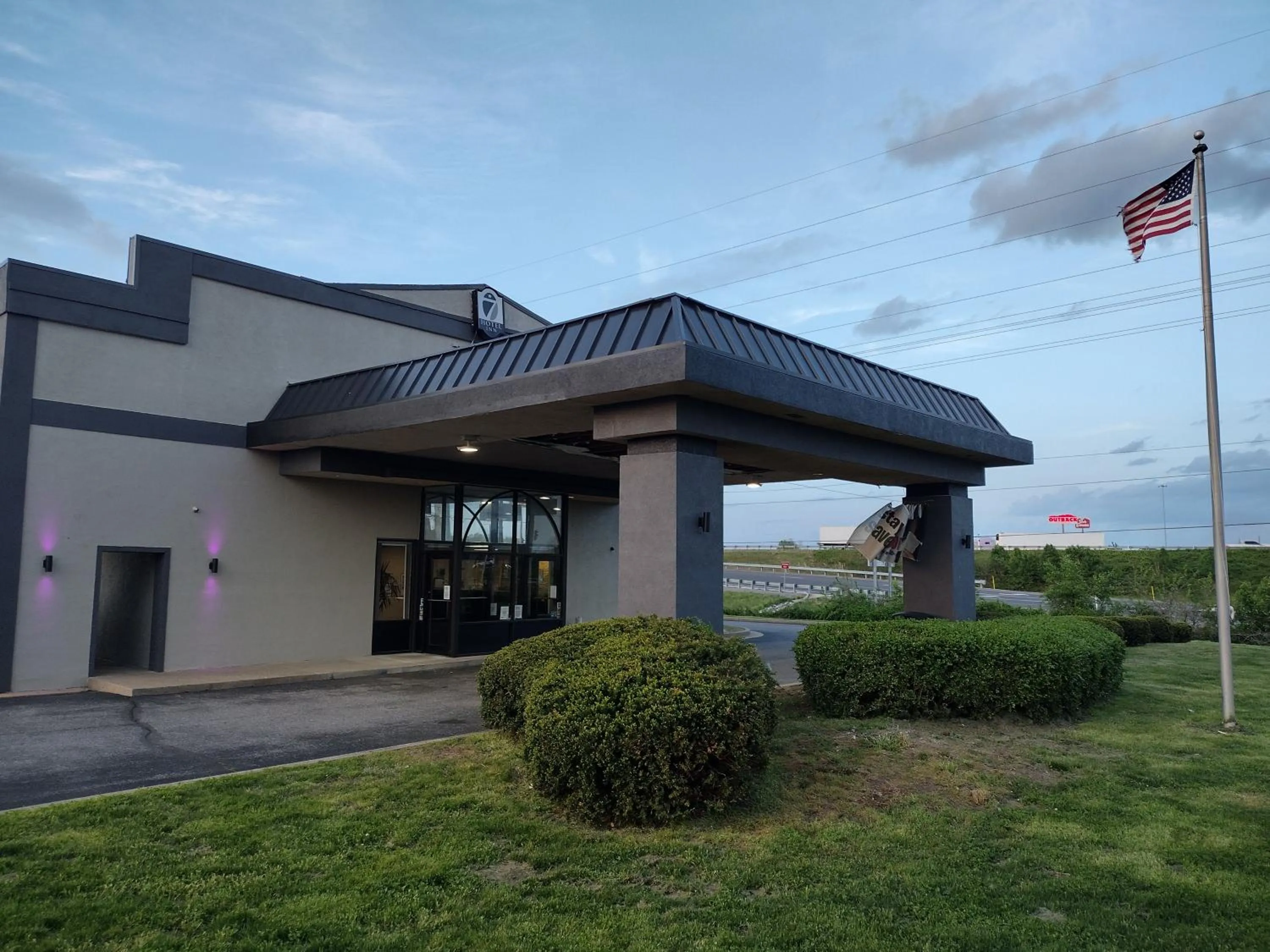 Property building in Hotel 7 Inn Paducah