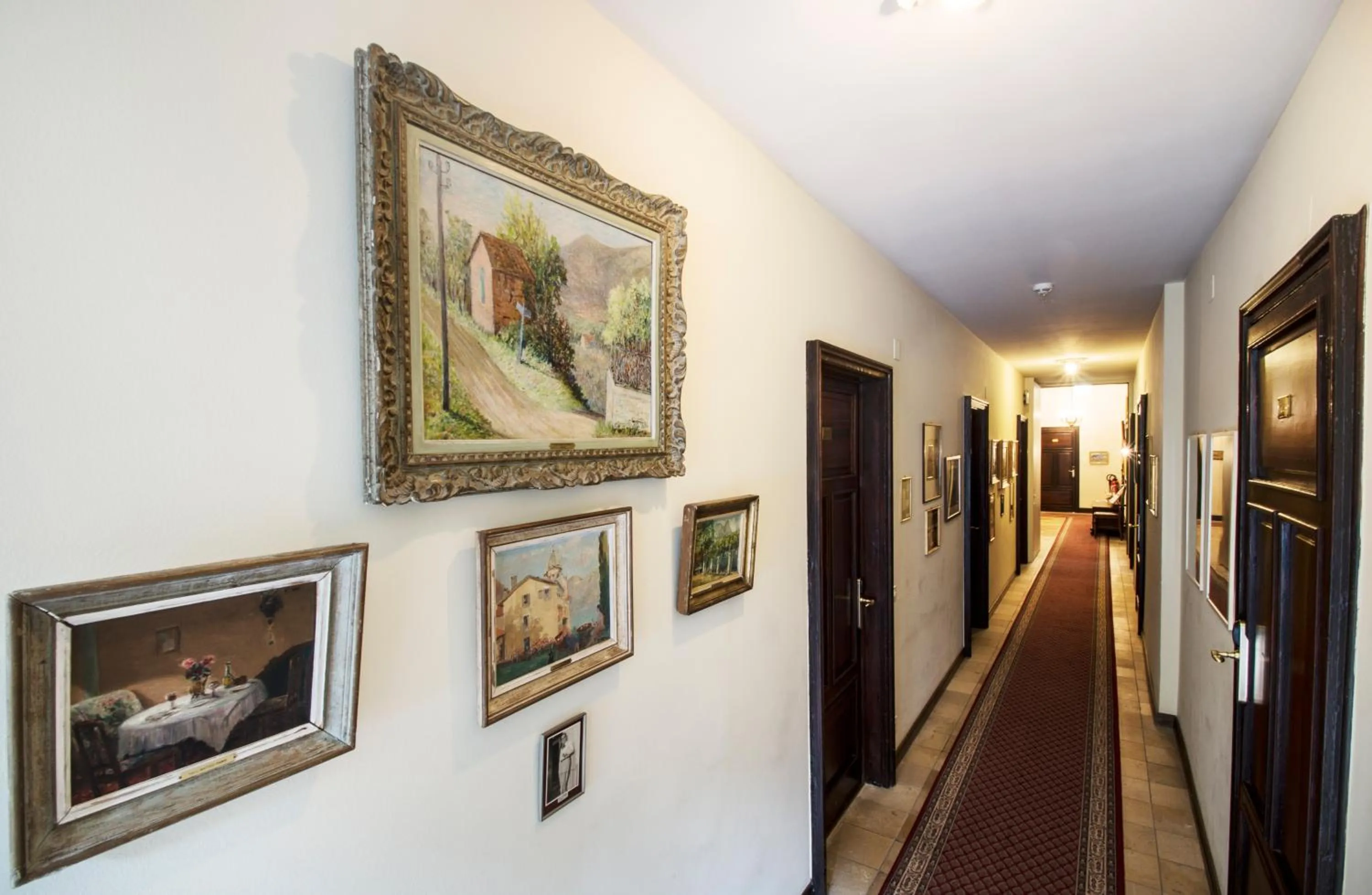 Decorative detail in International au Lac Historic Lakeside Hotel