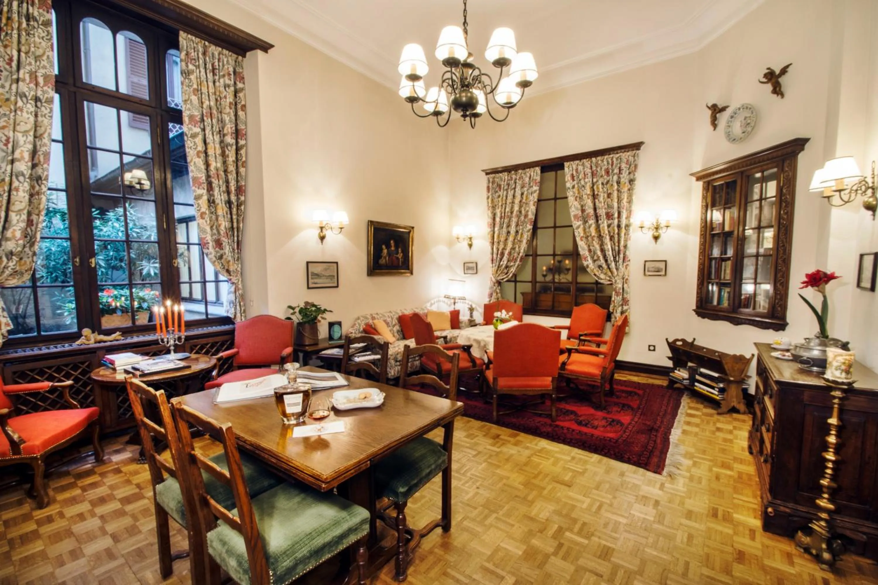 Seating area in International au Lac Historic Lakeside Hotel