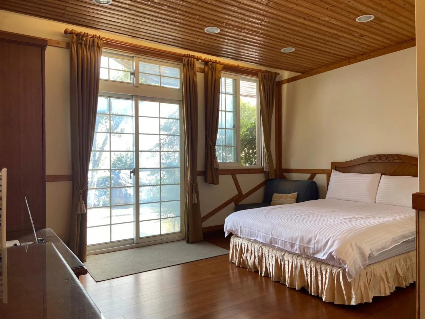 Bed in Euro Country Villa