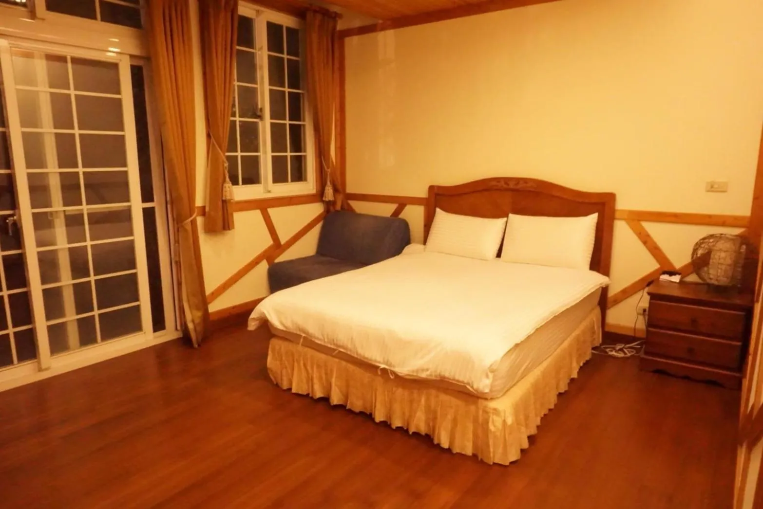 Budget Double Room in Euro Country Villa