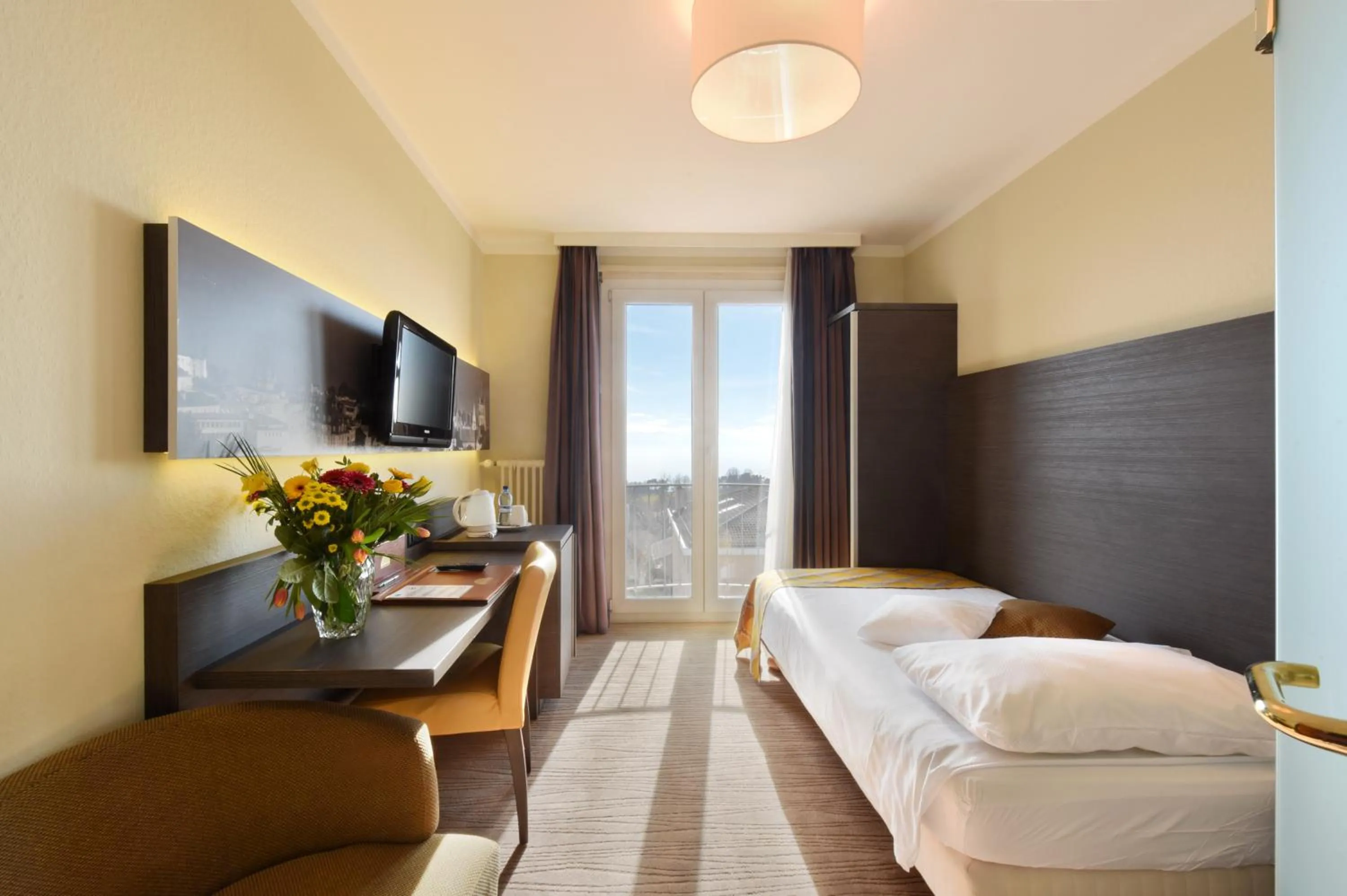 Photo of the whole room, Bed in Hôtel Bellerive