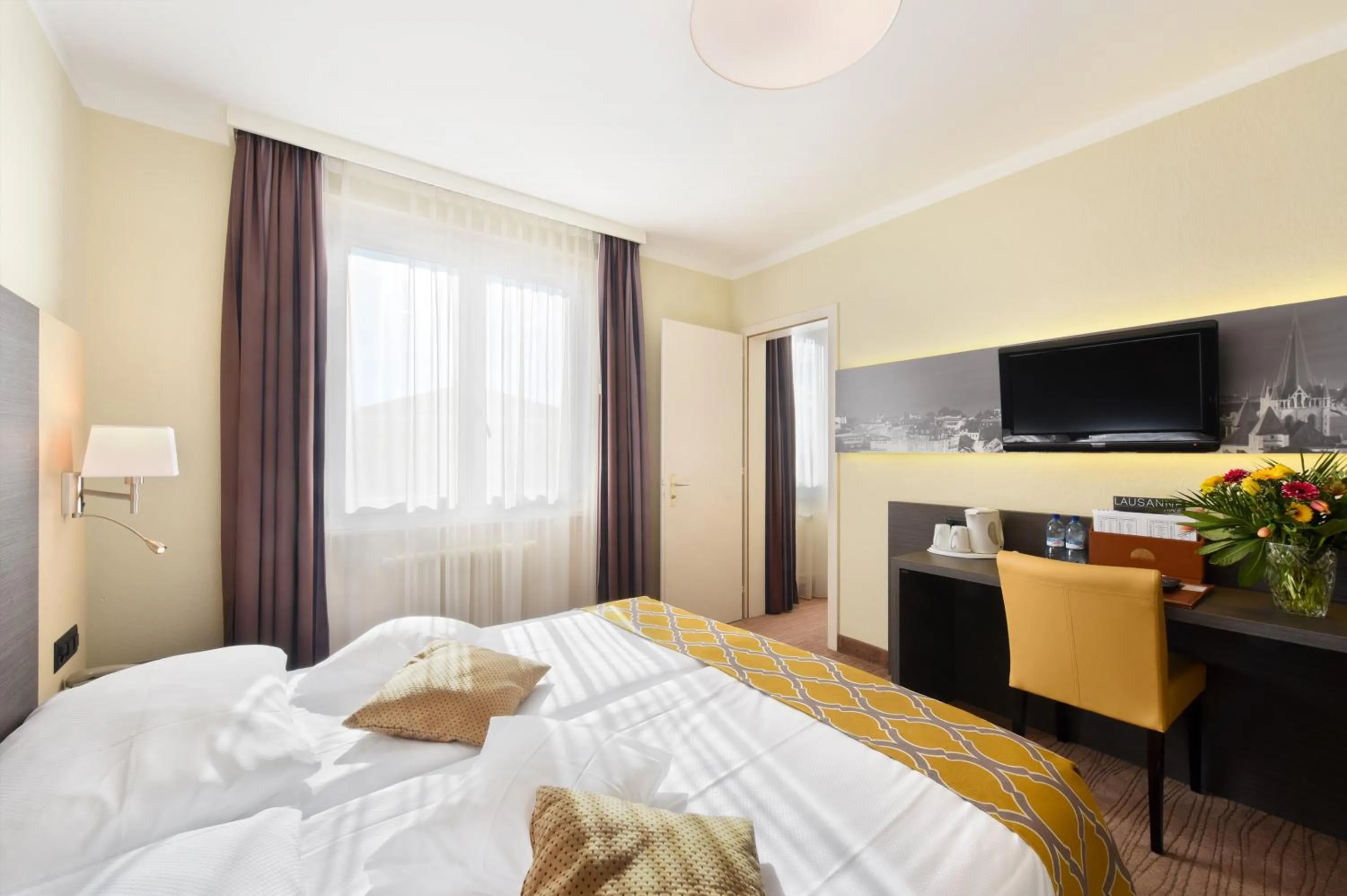 Photo of the whole room, Bed in Hôtel Bellerive