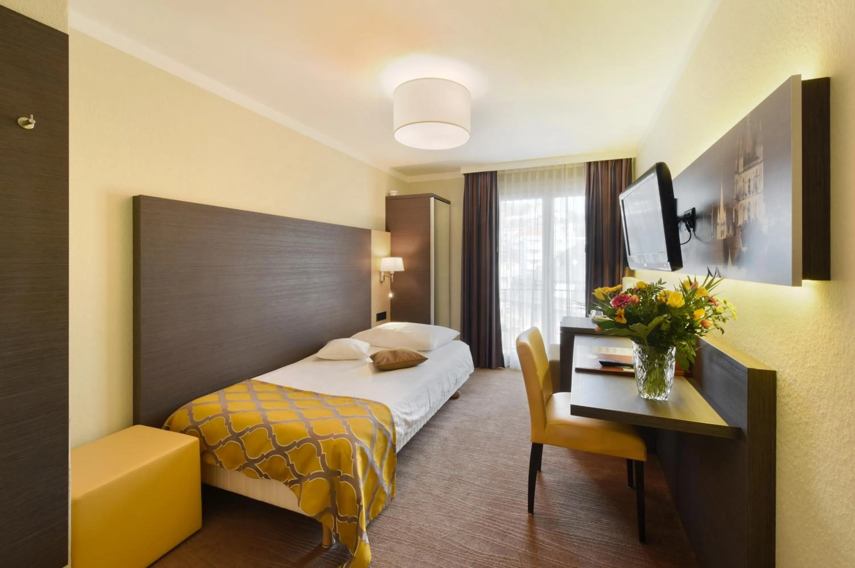 Photo of the whole room, Bed in Hôtel Bellerive