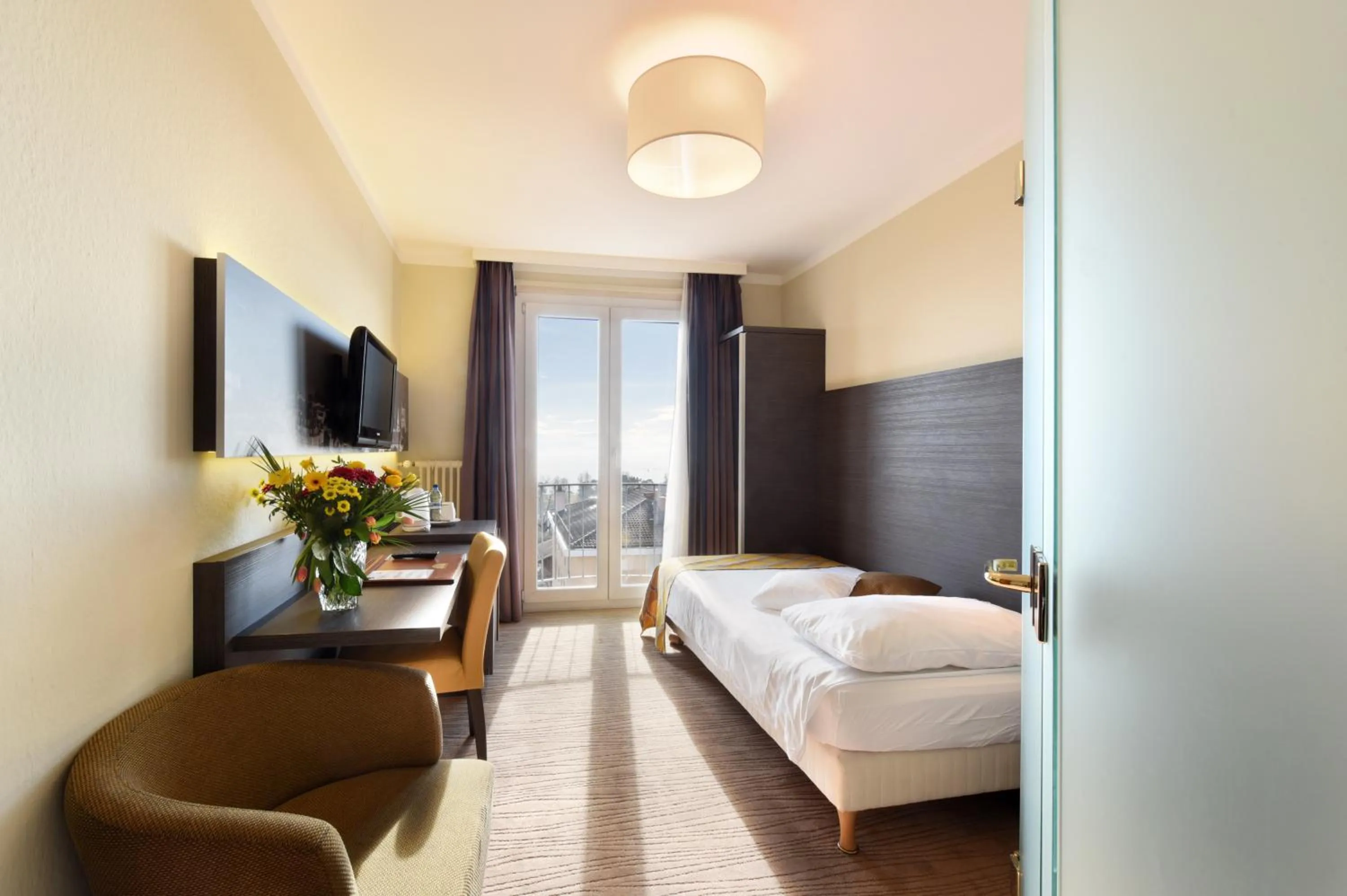 Photo of the whole room, Bed in Hôtel Bellerive