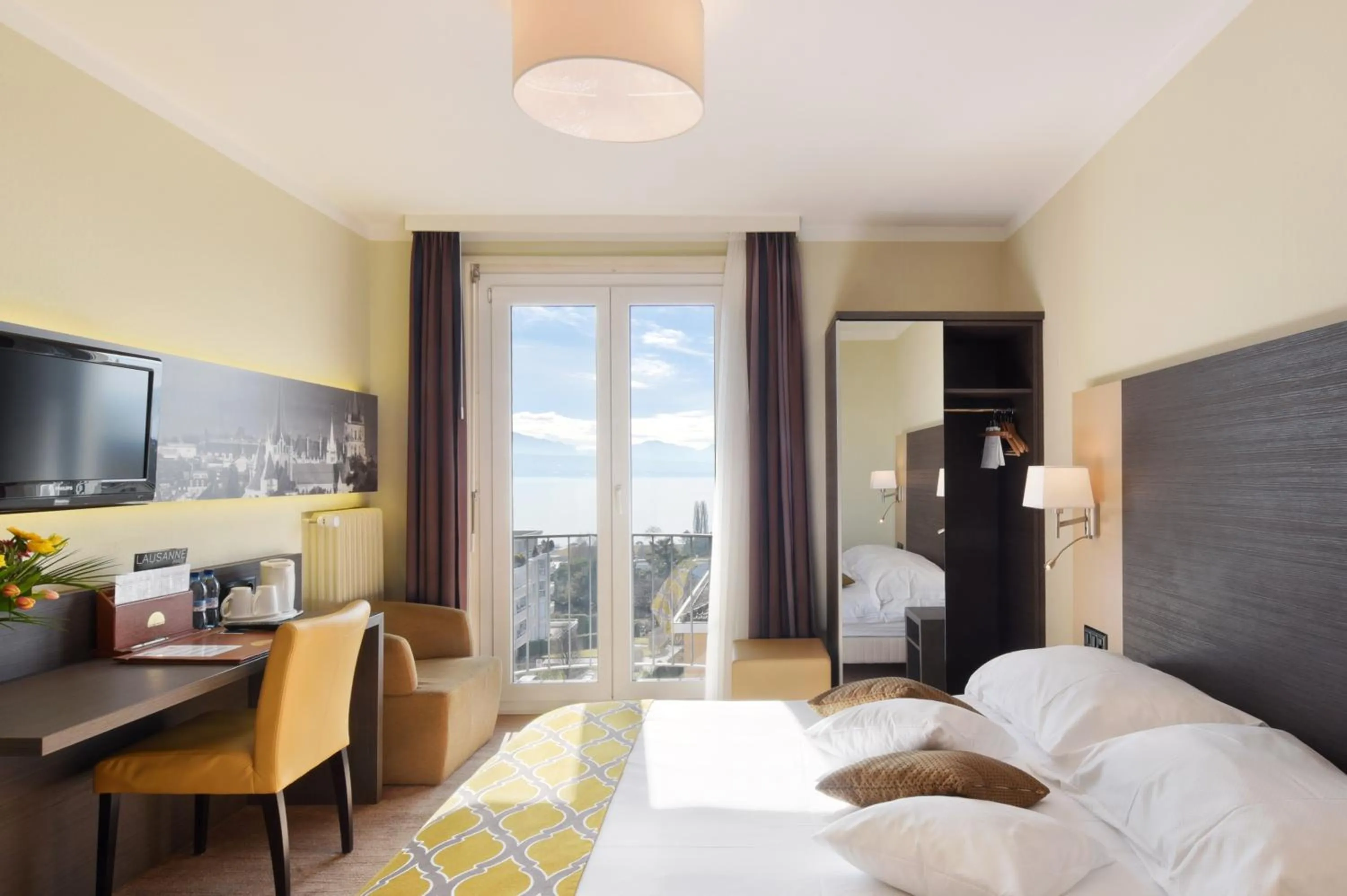 Photo of the whole room, Bed in Hôtel Bellerive