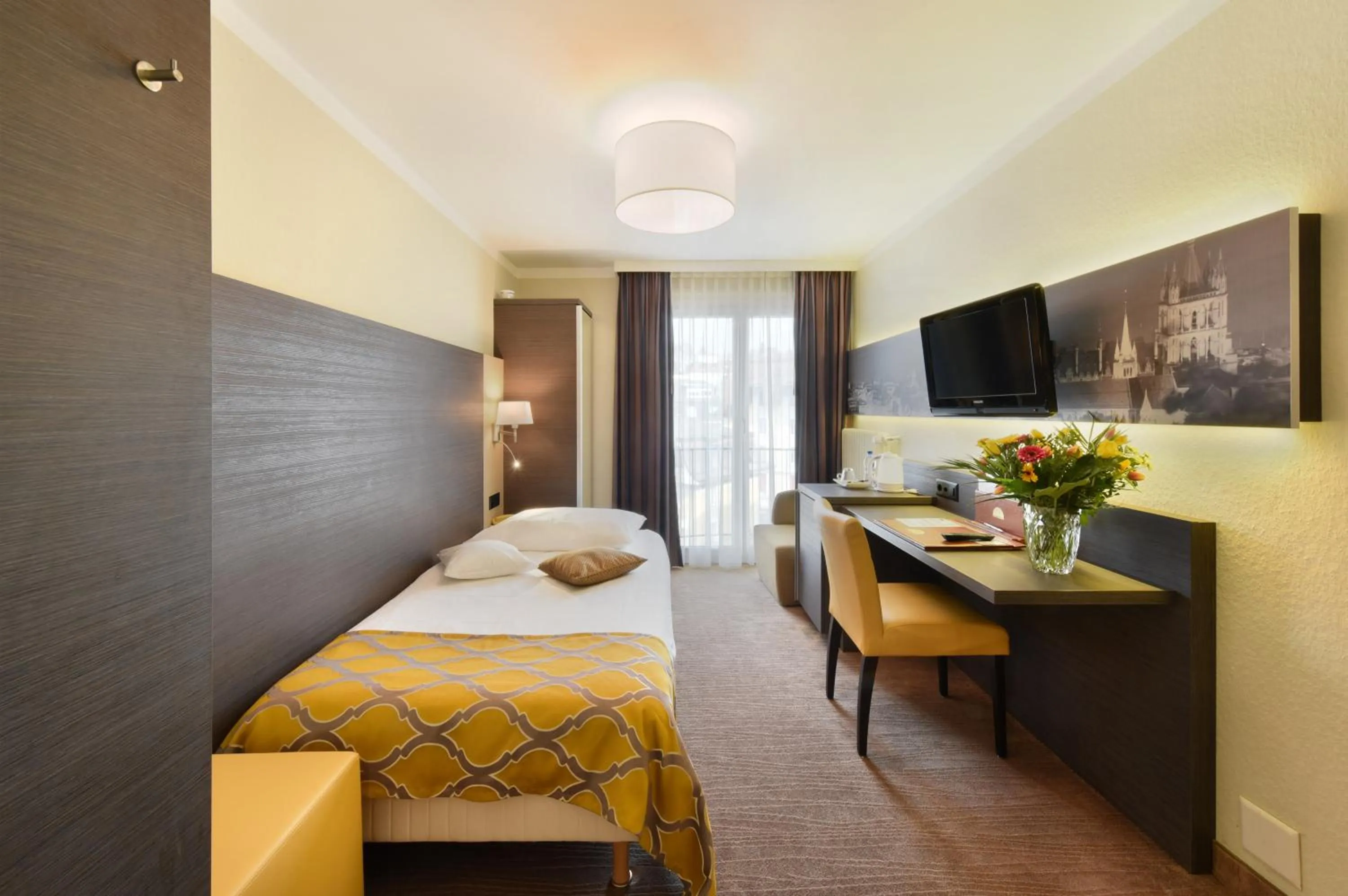 Photo of the whole room, Bed in Hôtel Bellerive