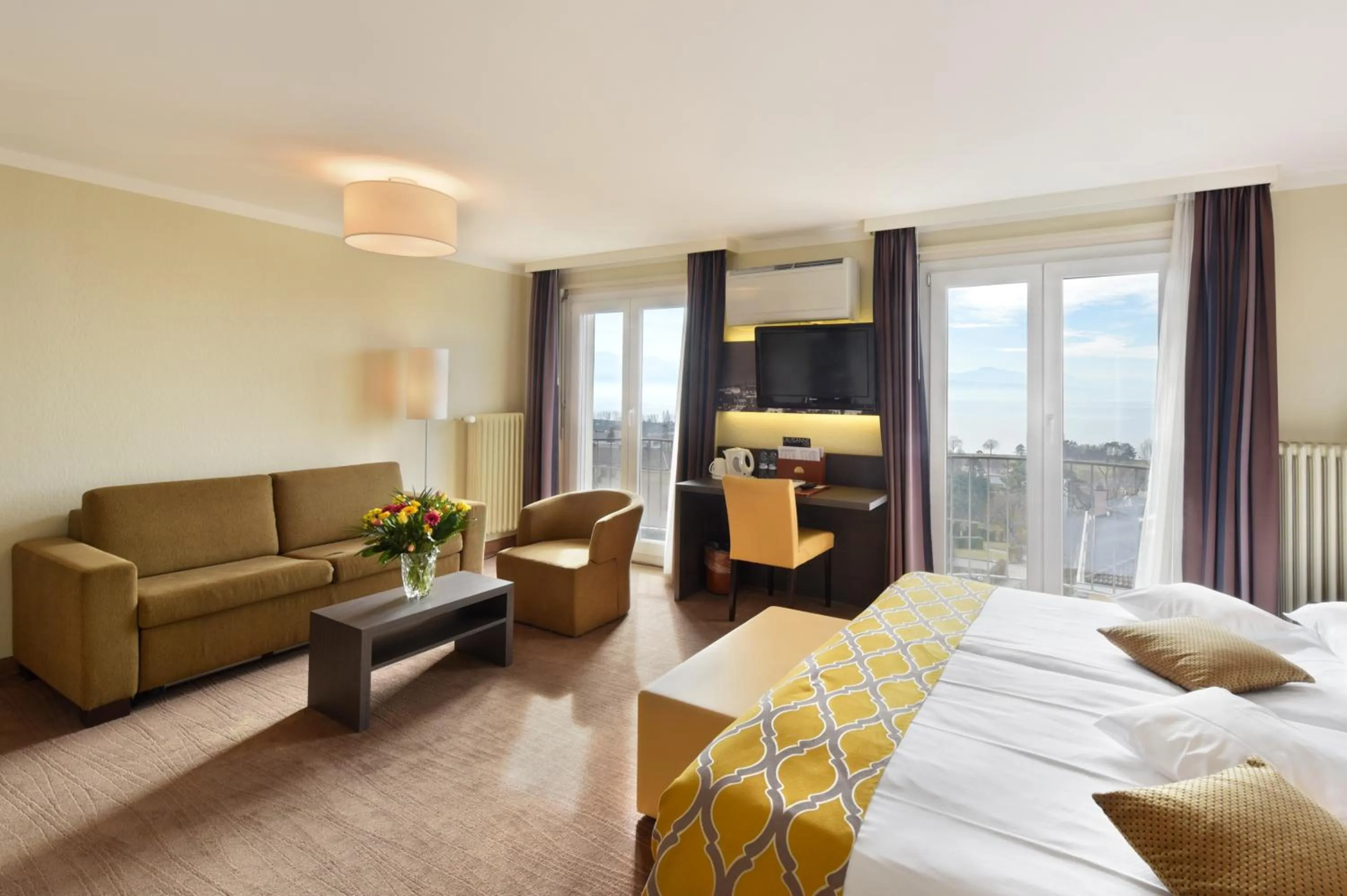 Photo of the whole room, Bed in Hôtel Bellerive