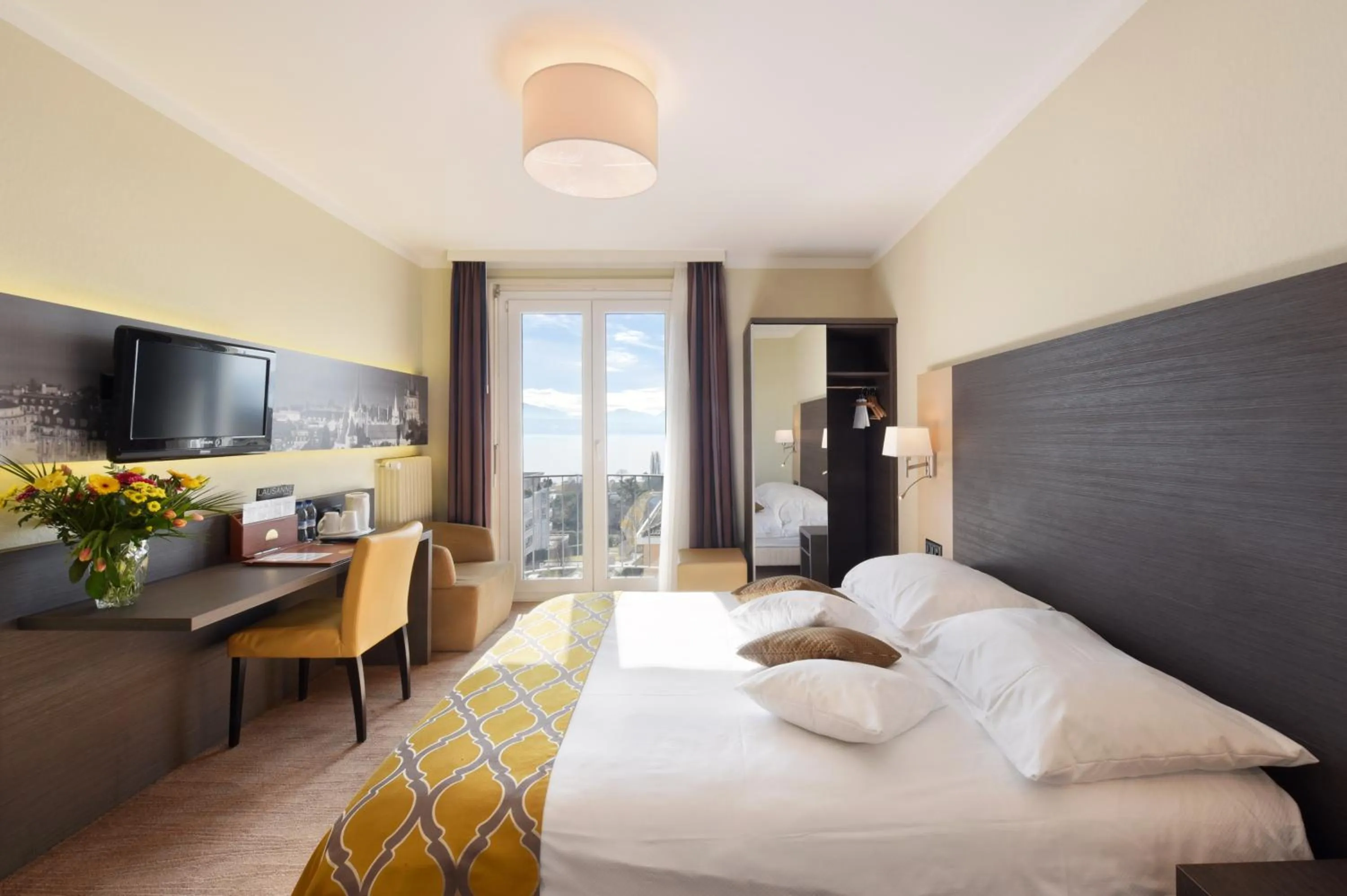 Photo of the whole room, Bed in Hôtel Bellerive