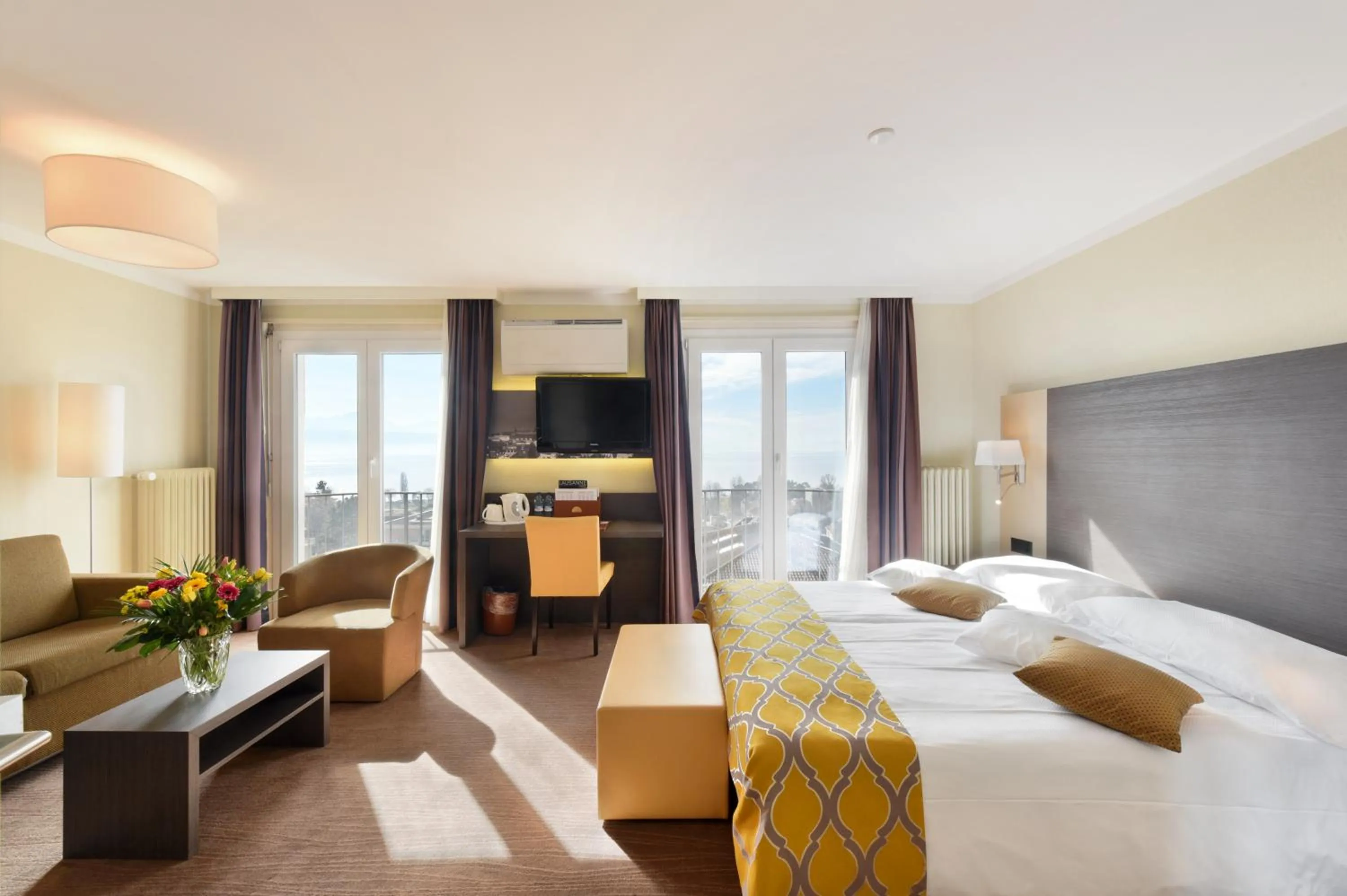 Photo of the whole room, Bed in Hôtel Bellerive