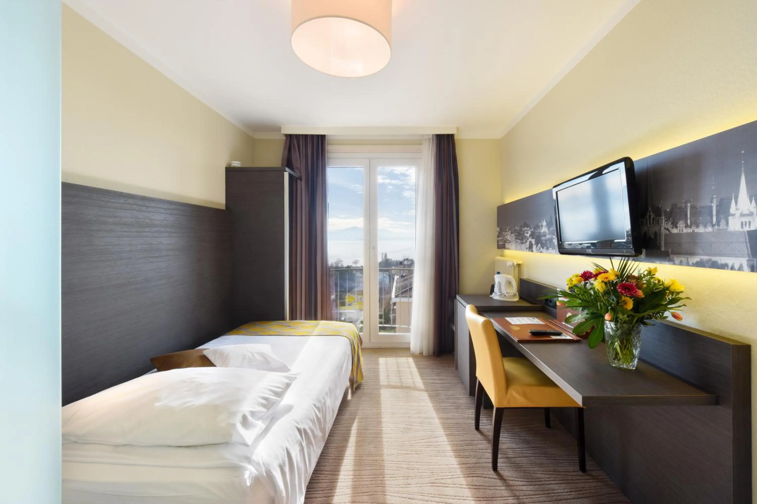 Photo of the whole room, Bed in Hôtel Bellerive