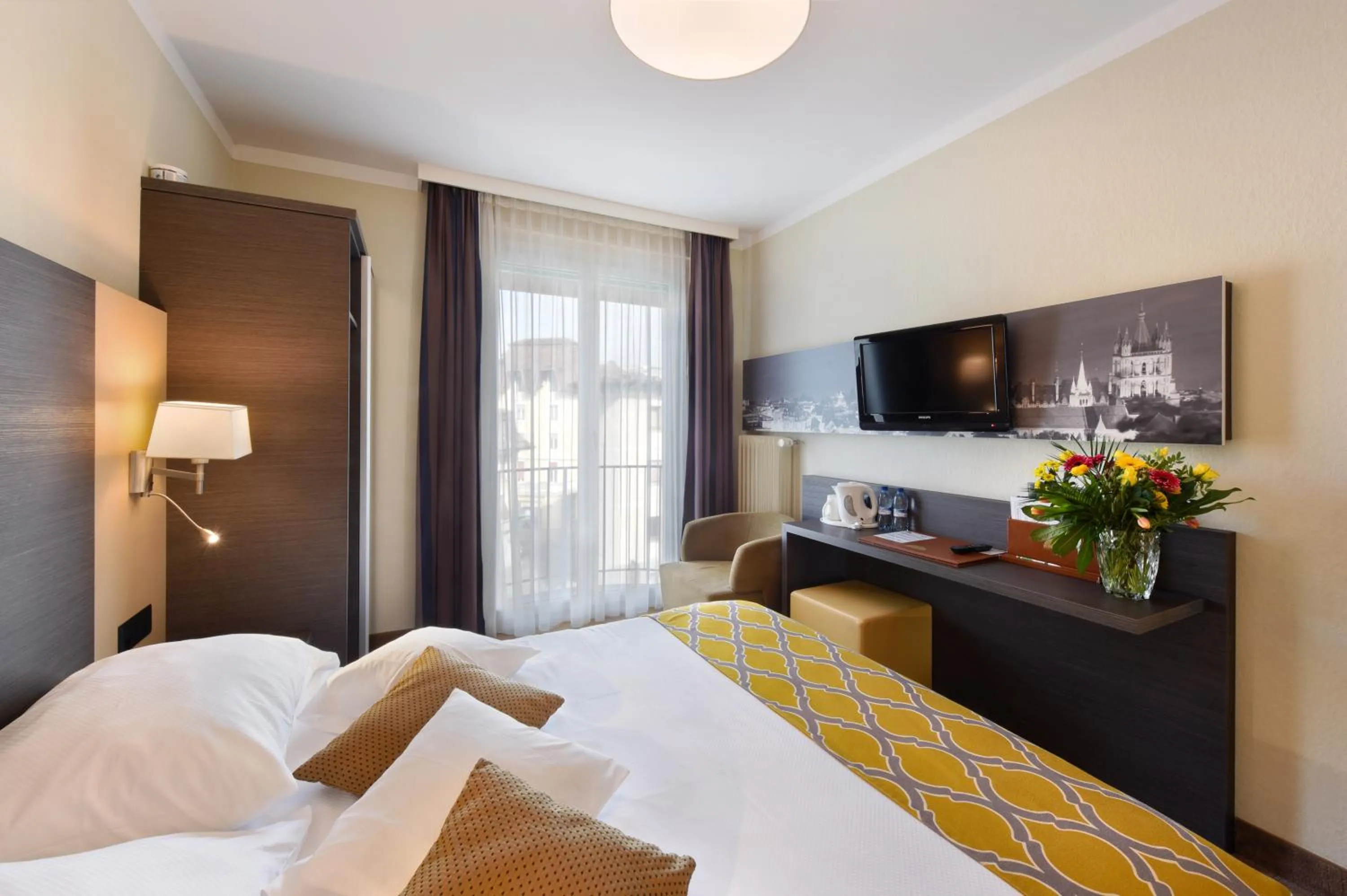 Photo of the whole room, Bed in Hôtel Bellerive