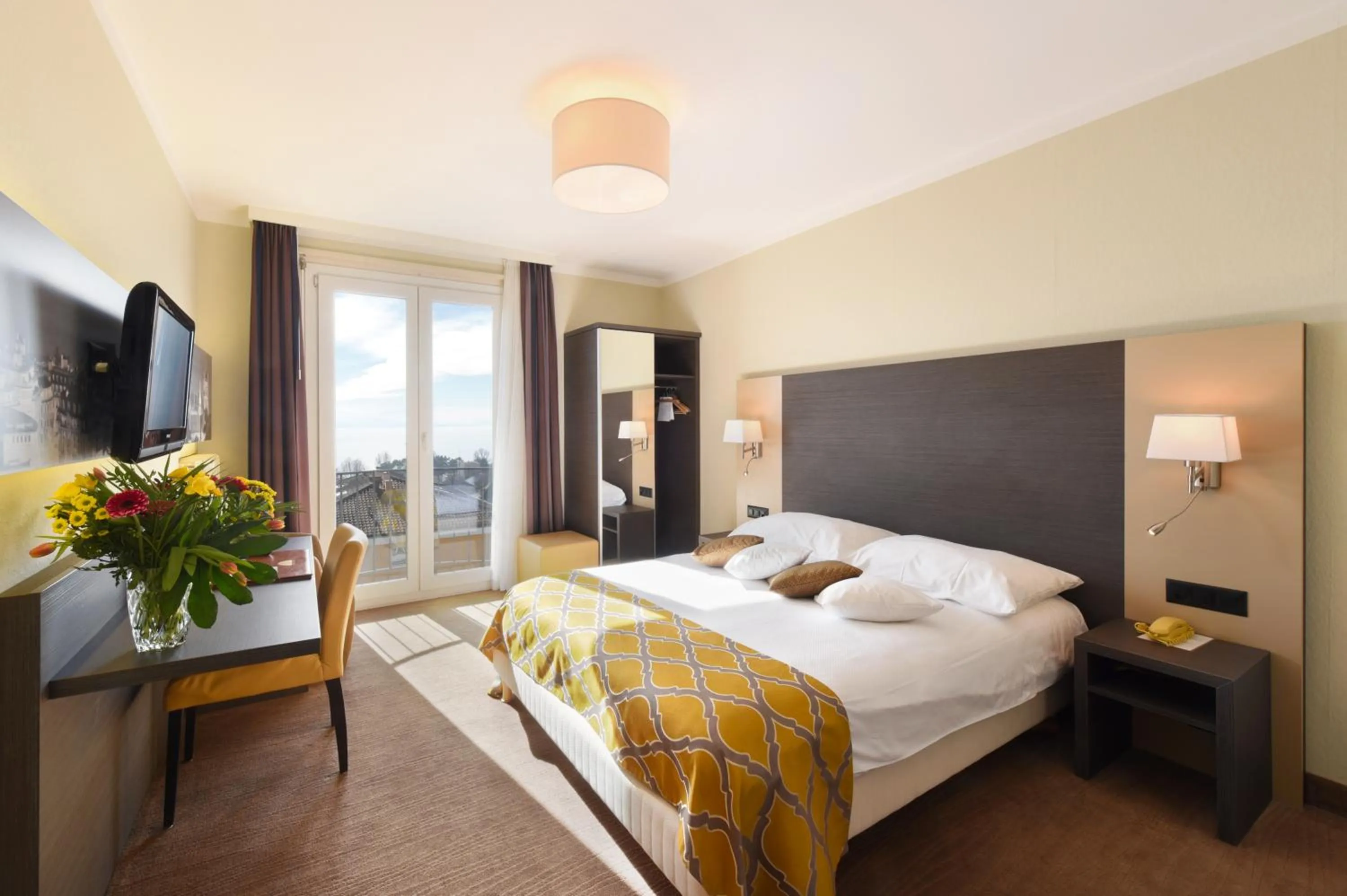 Photo of the whole room, Bed in Hôtel Bellerive