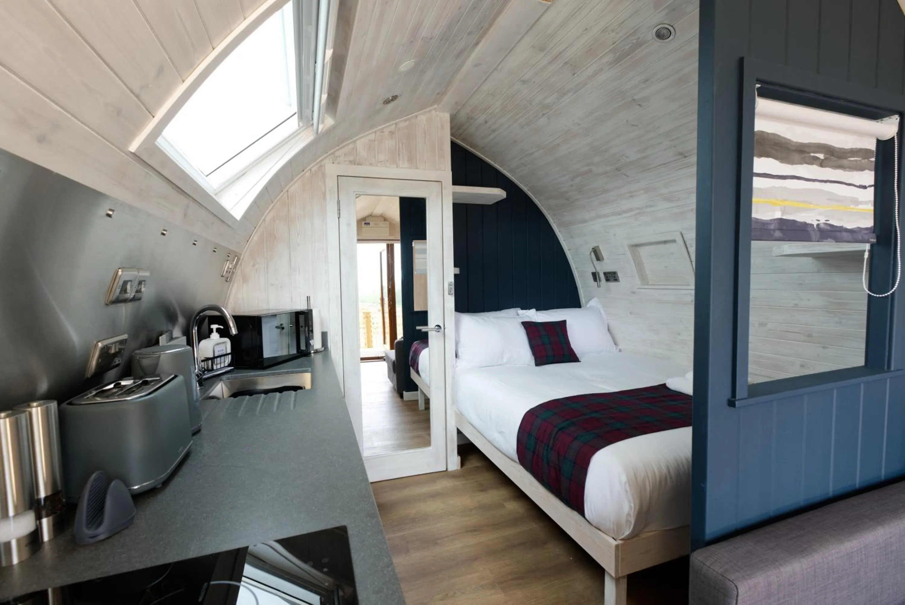 Kitchen or kitchenette, Bed in North Coast 500 Pods - Brora