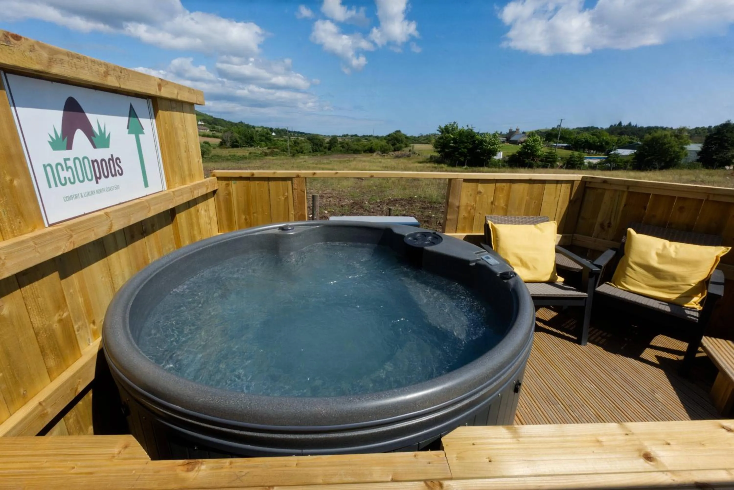 Hot Tub in North Coast 500 Pods - Brora