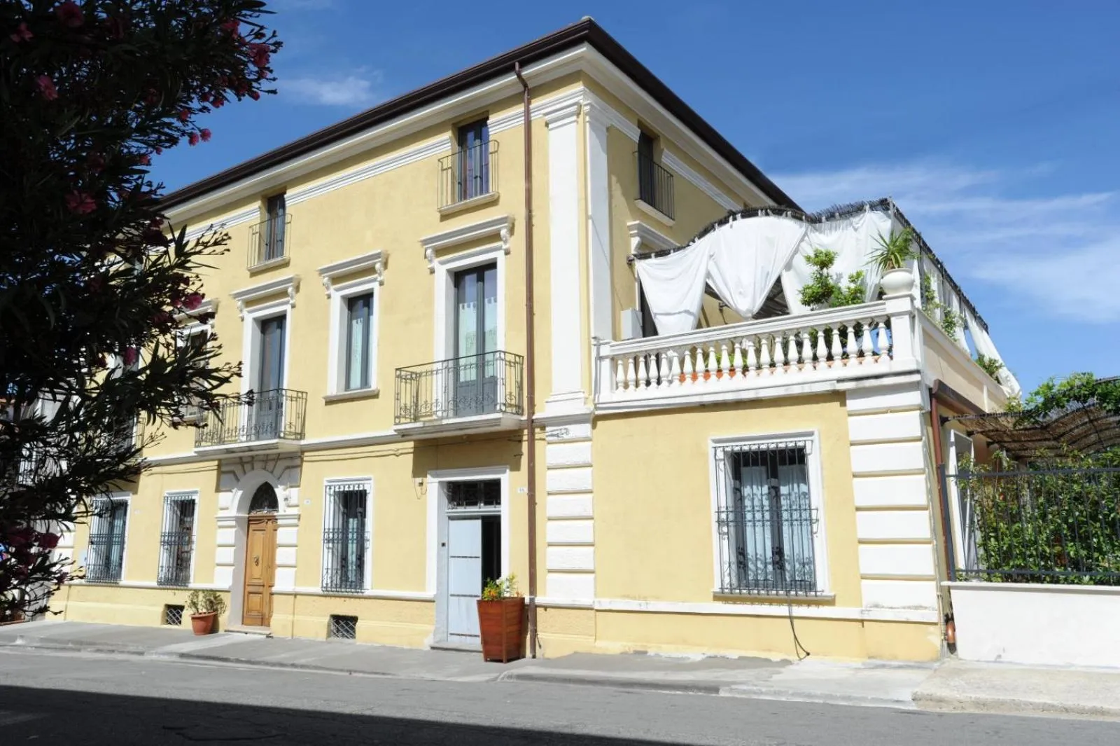 Property building in Palazzo Scura