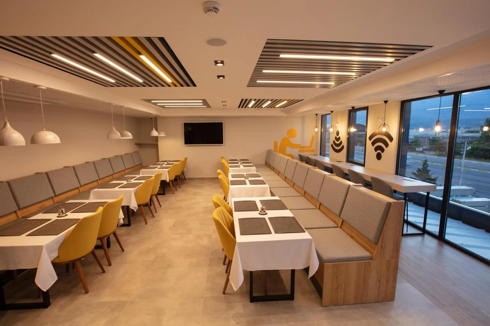 Restaurant/places to eat in VALENT OTEL BUSINESS