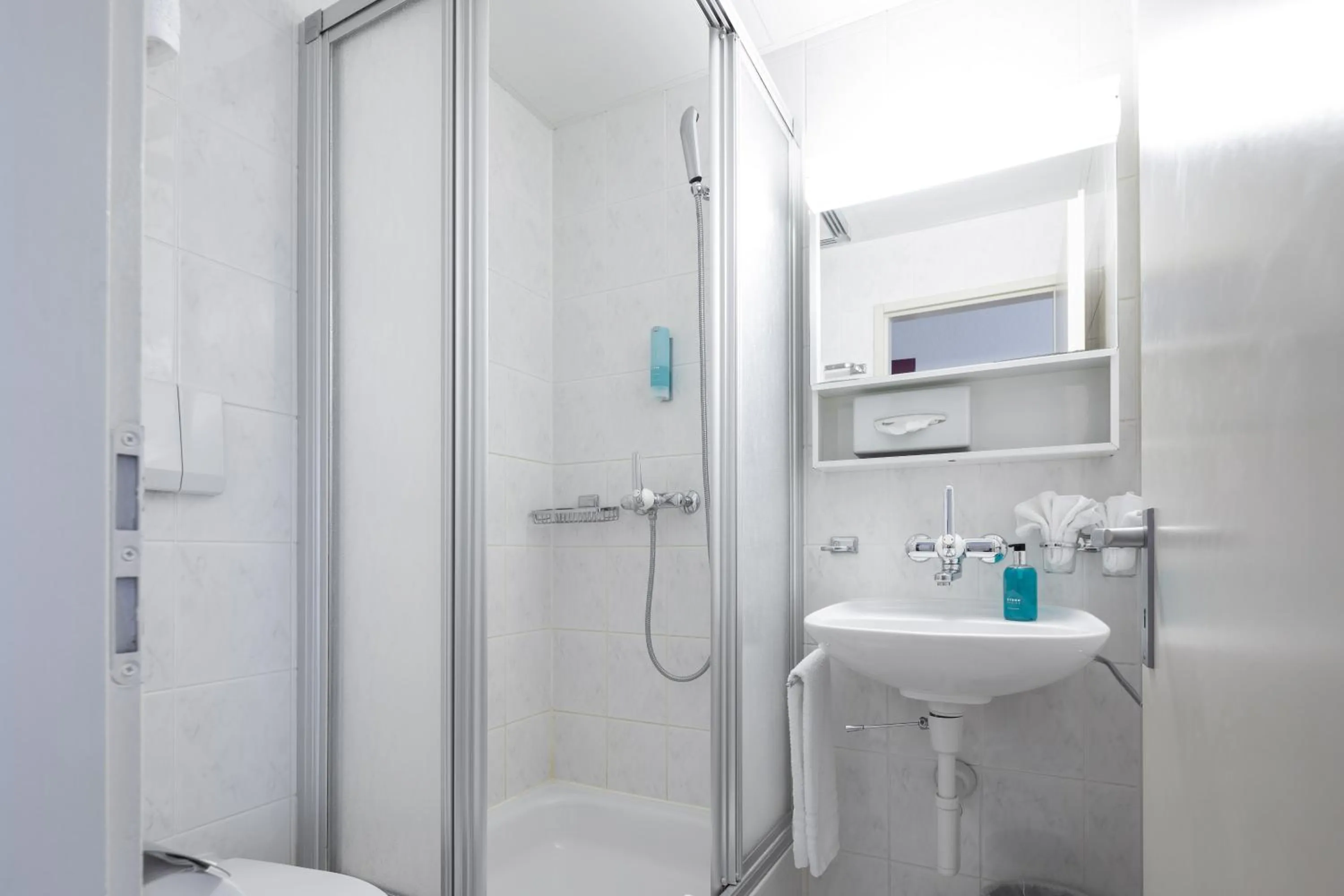 Bathroom in Hotel Lötschberg