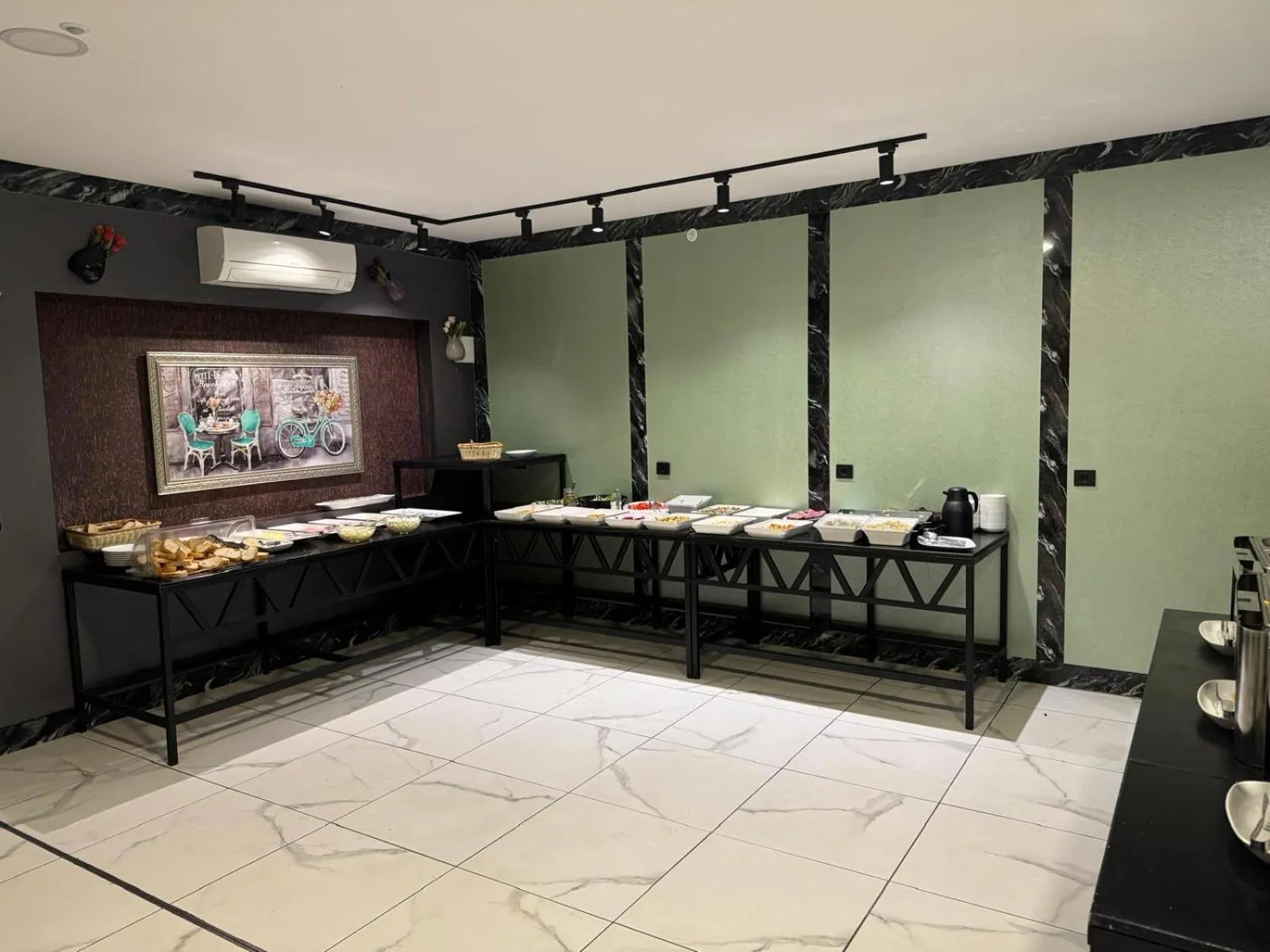 Breakfast in Marina Green Suite & Residence