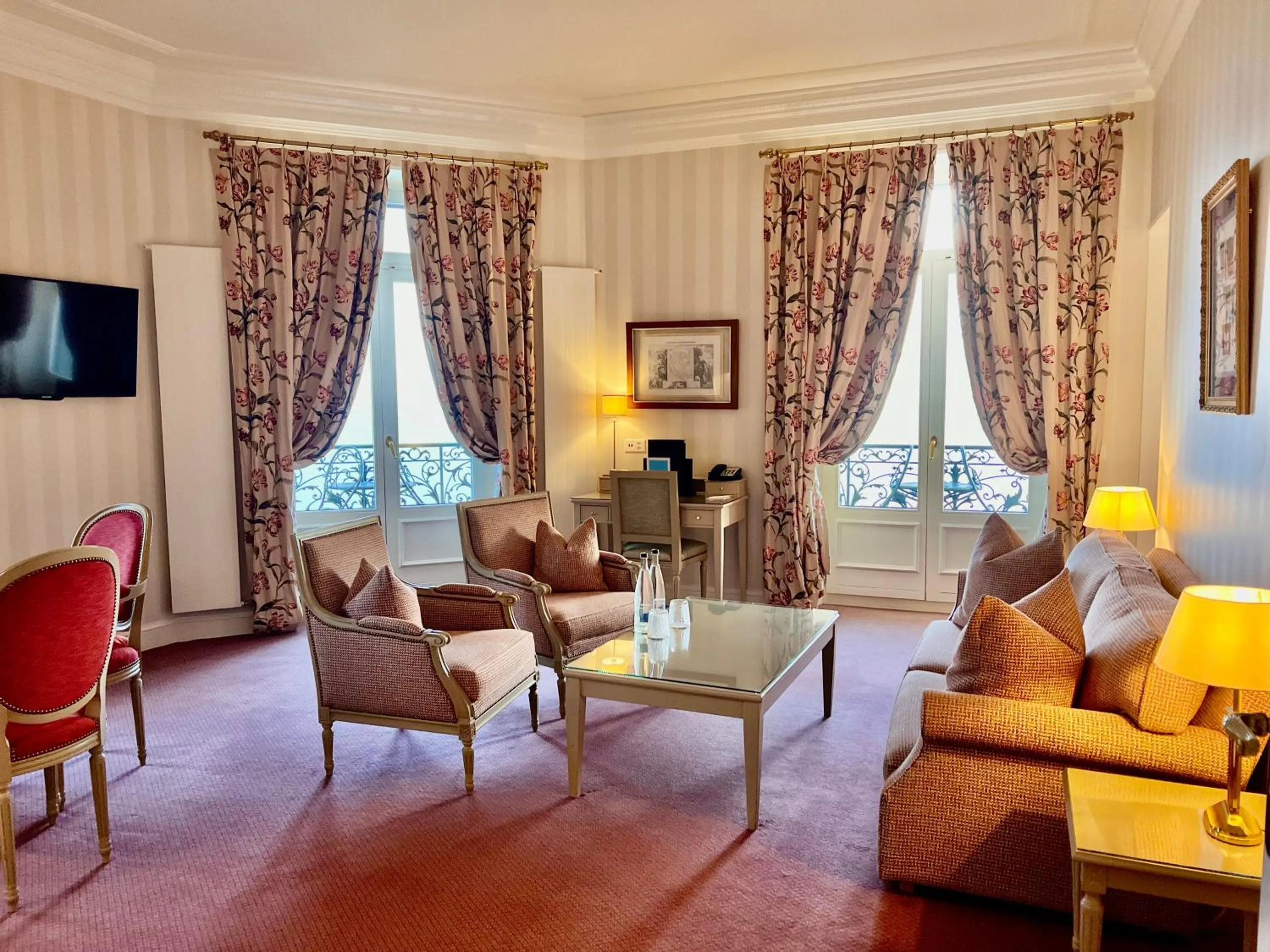 TV and multimedia in Hôtel Des Trois Couronnes & Spa - The Leading Hotels of the World