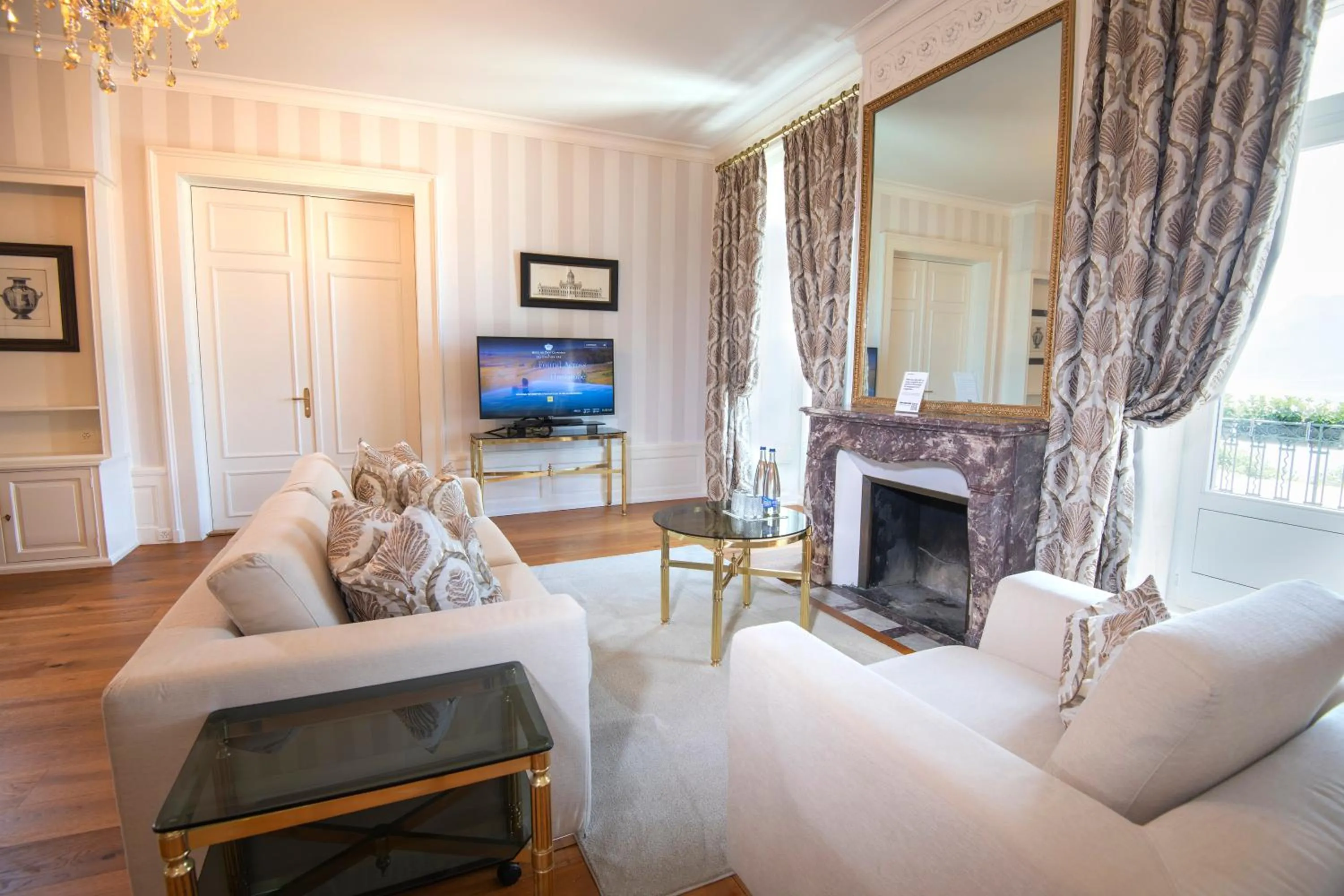 TV and multimedia in Hôtel Des Trois Couronnes & Spa - The Leading Hotels of the World