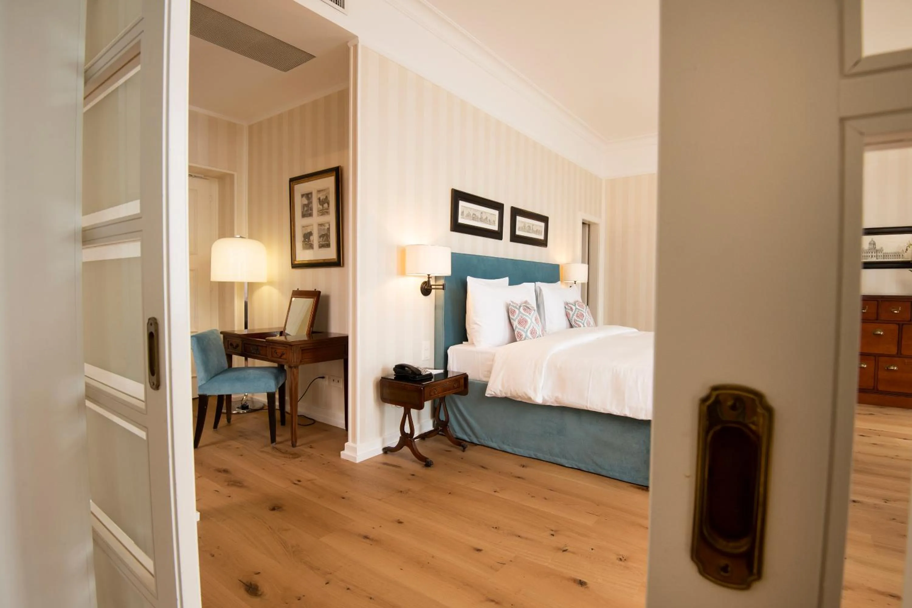 Bedroom, Bed in Hôtel Des Trois Couronnes & Spa - The Leading Hotels of the World