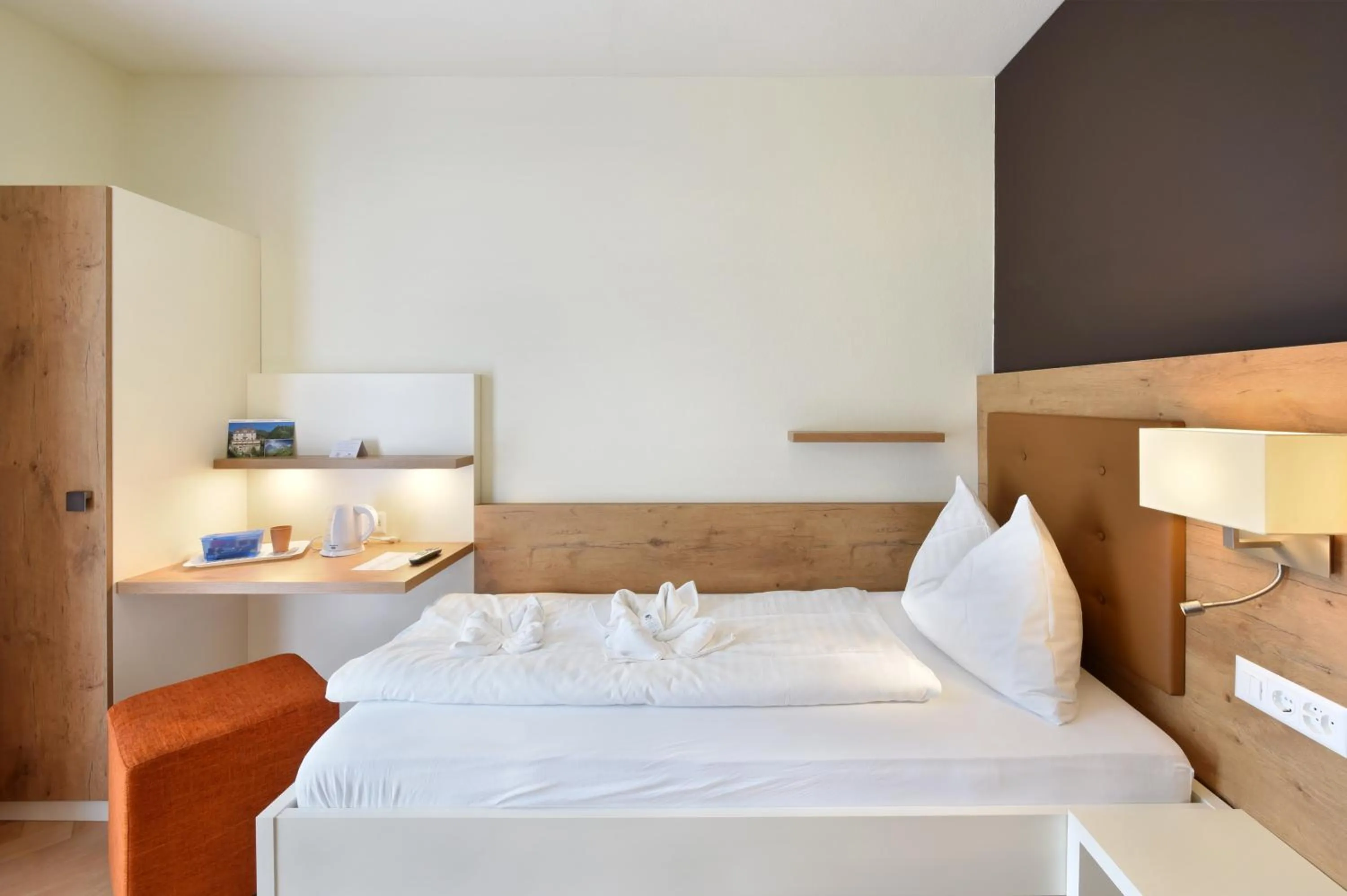 Bedroom, Bed in Waldhotel Unspunnen