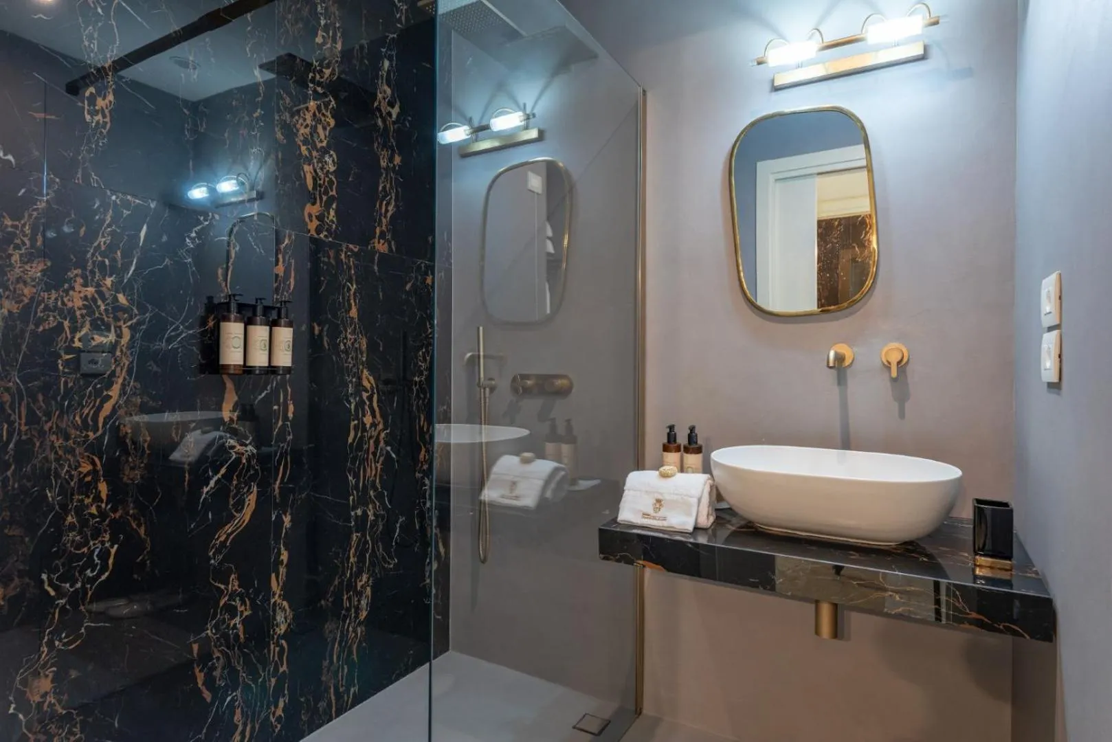 Shower in Palazzo Donna Elisabetta