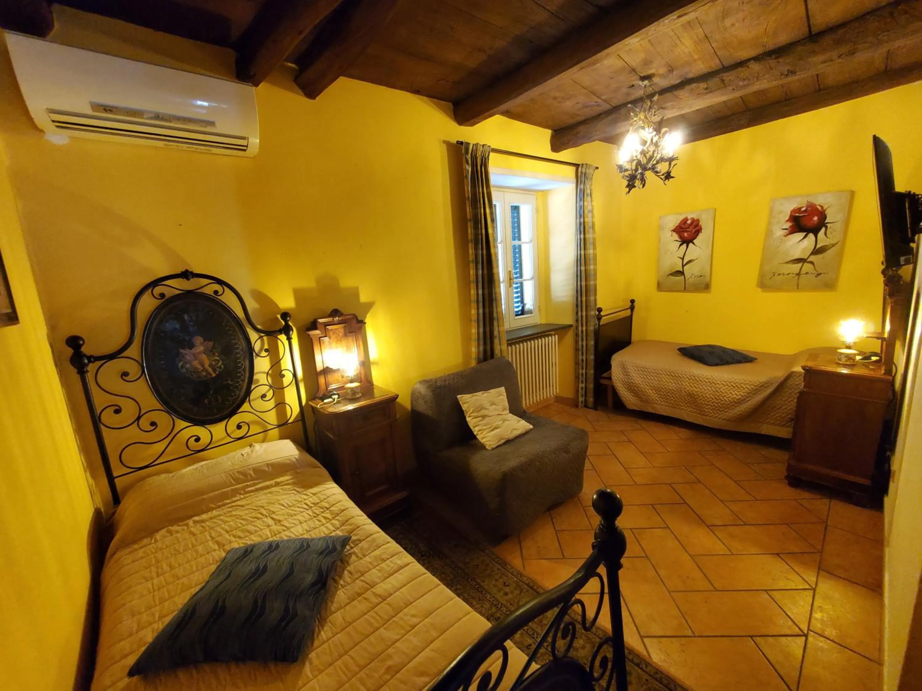 Bed in Antica Locanda La Tinara del Belvedere - Romantic Dreams -