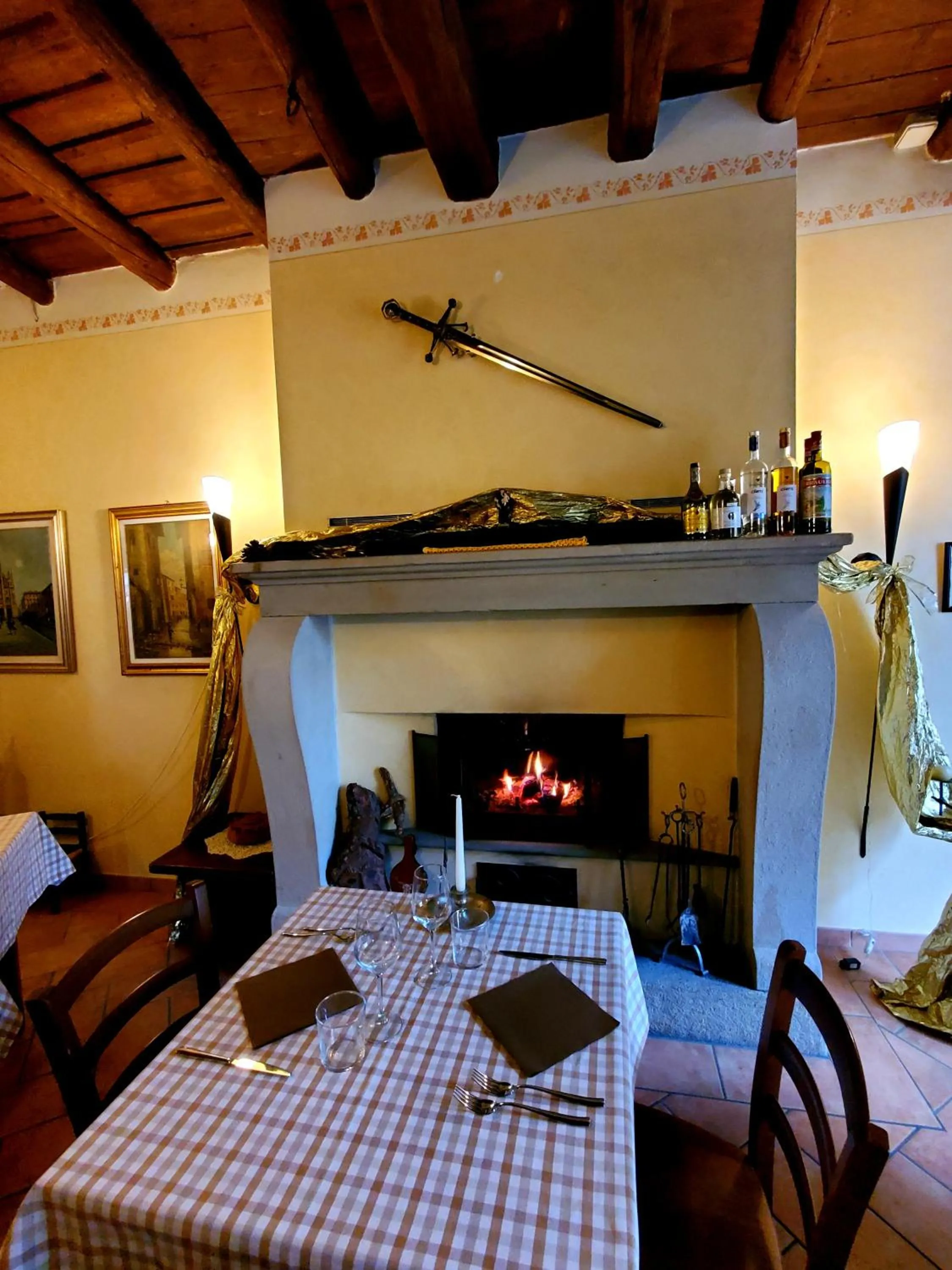 Dining area in Antica Locanda La Tinara del Belvedere - Romantic Dreams -