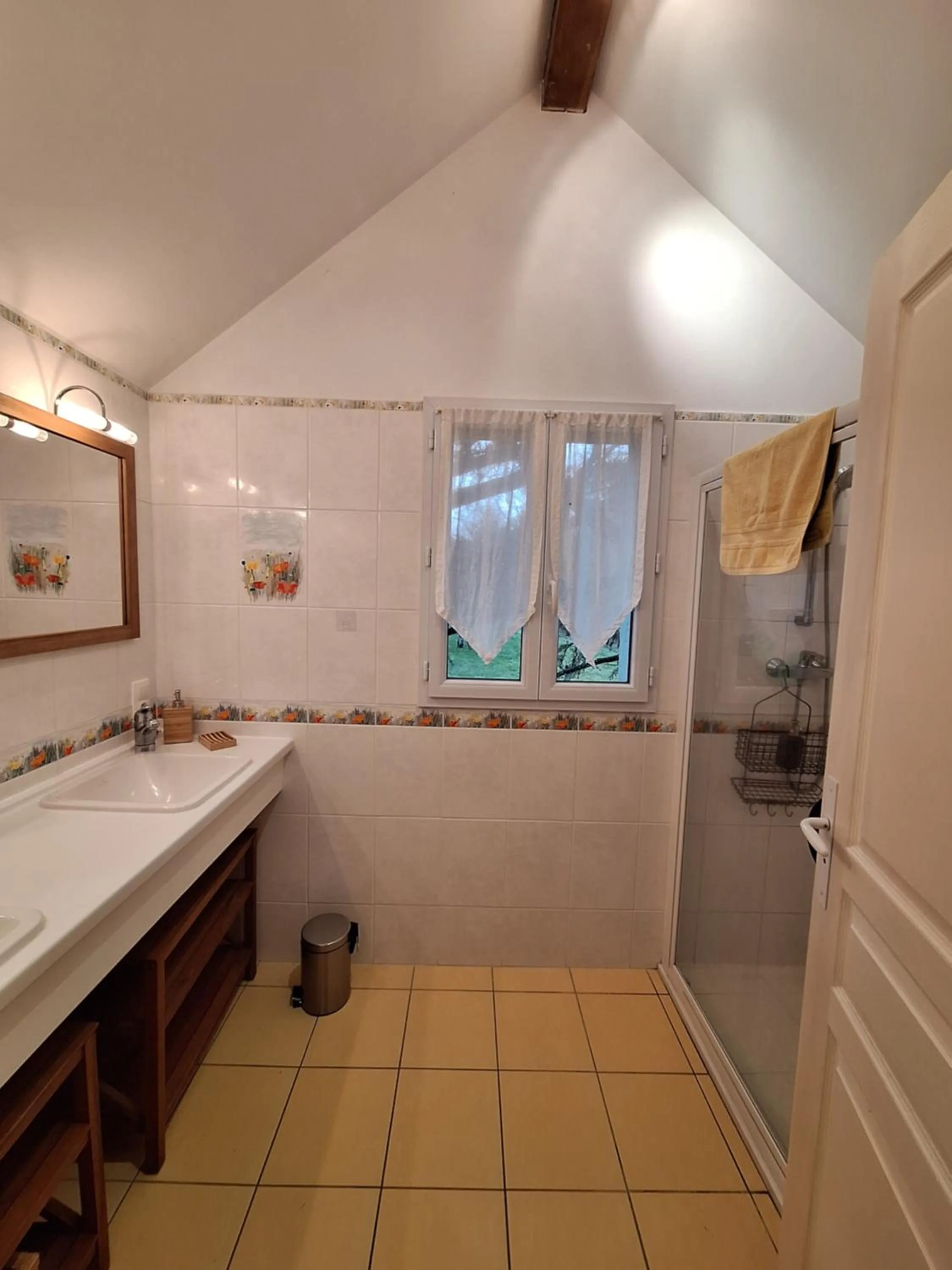 Bathroom in Traînefeuilles - Chambres d'hôtes proche Zoo de Beauval